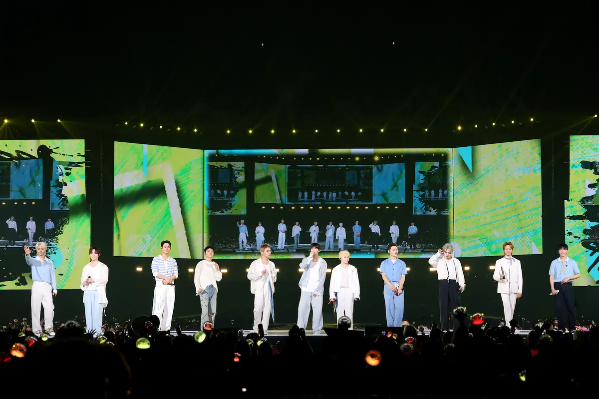 （写真左から）JUN、DINO、MINGYU、HOSHI、JEONGHAN、DK、WOOZI、VERNON、S.COUPS、THE 8、SEUNGKWAN