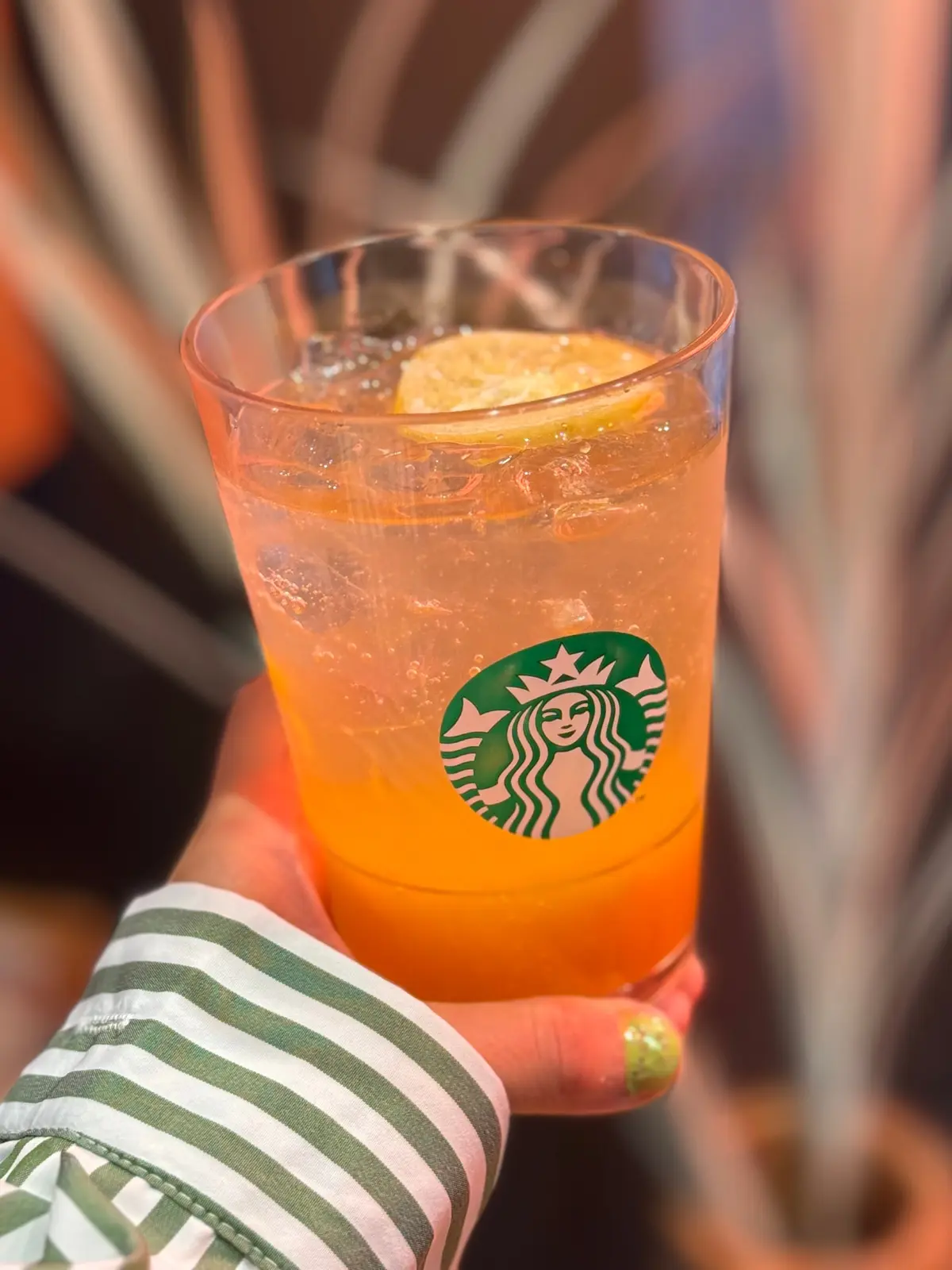 スタバ新作「チラックス ソーダ マンゴー」