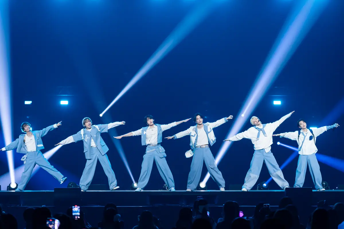 ステージパフォーマンス写真