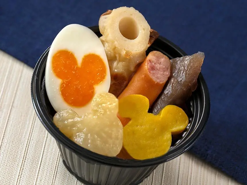 ディズニーシー食べ歩きおすすめ「おでん（大根、さつま揚げ、ソーセージ、ちくわ、こんにゃく、さつまいものニョッキ、エッグ）」