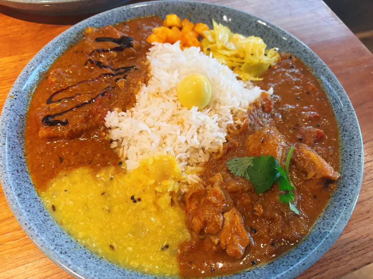 【千駄ヶ谷のカレー】平日も賑わう！本格スの画像_1