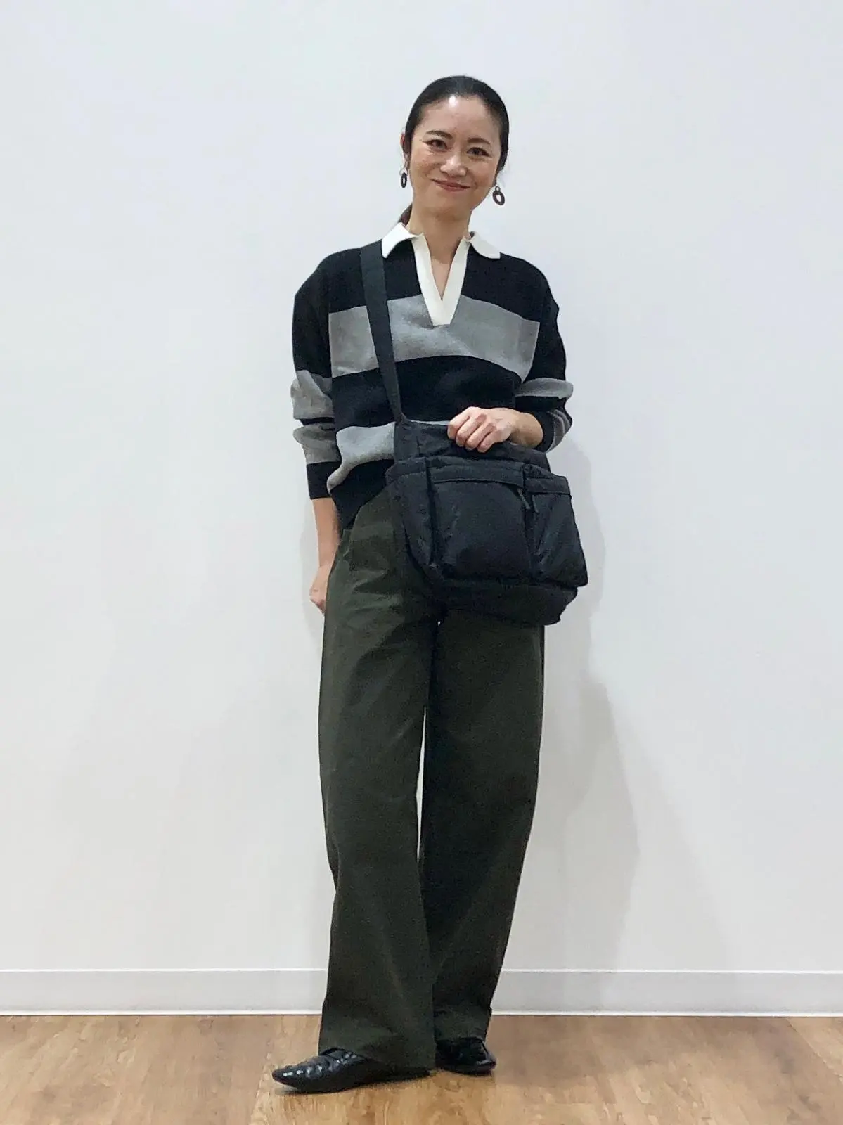 ユニクロ　マルチポケットショルダーバッグ　ラガーシャツコーデ