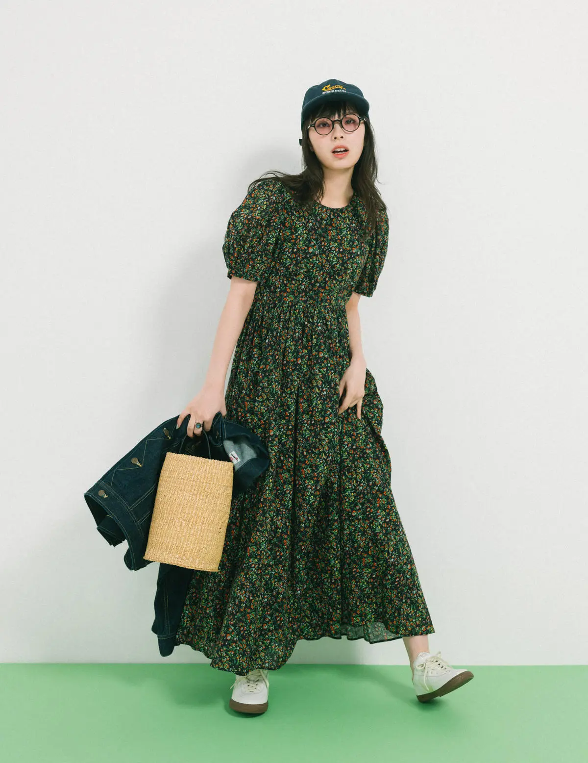 ラウンドサングラス×花柄ワンピコーデ