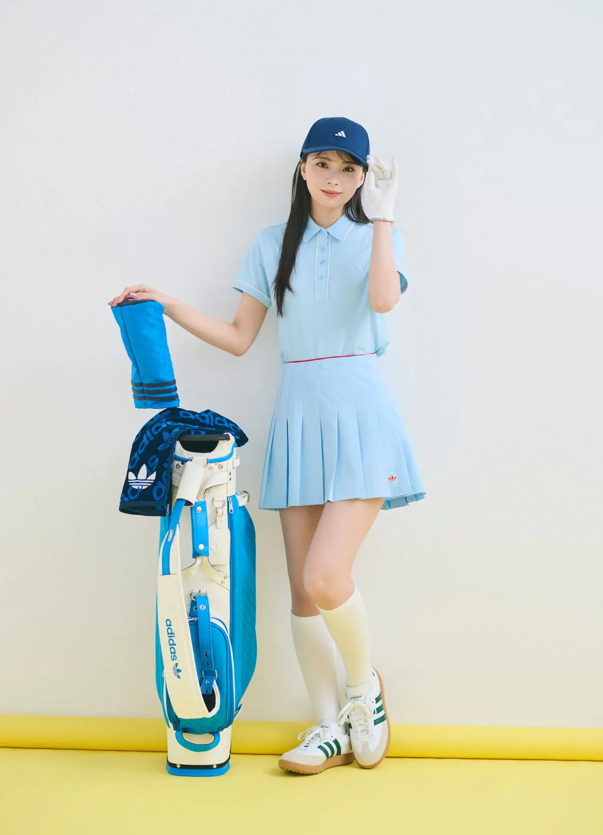 見る人に清涼感をもたらすブルーが基調の好感度コーデ