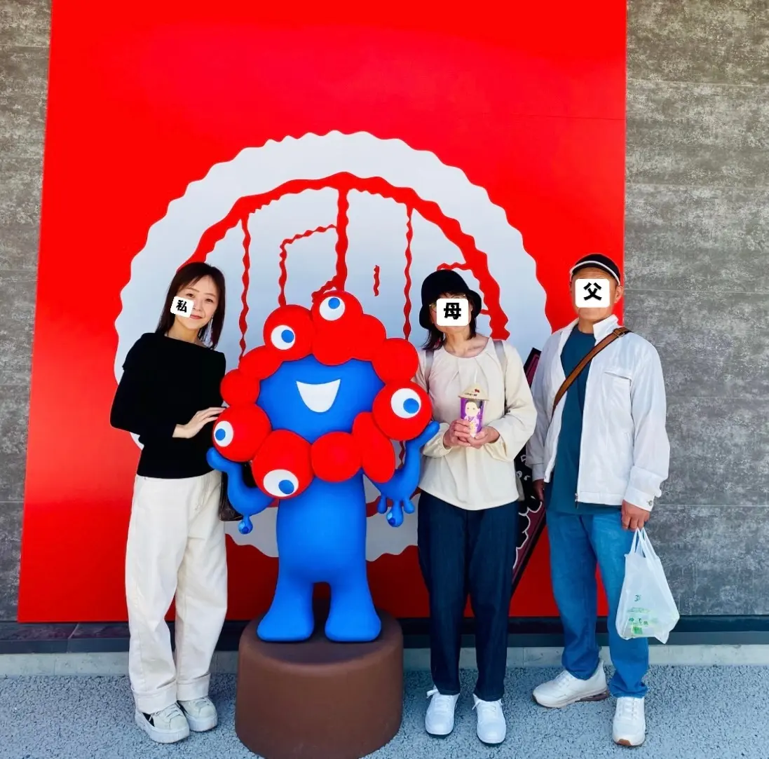 ミャクミャクオブジェと写真撮影