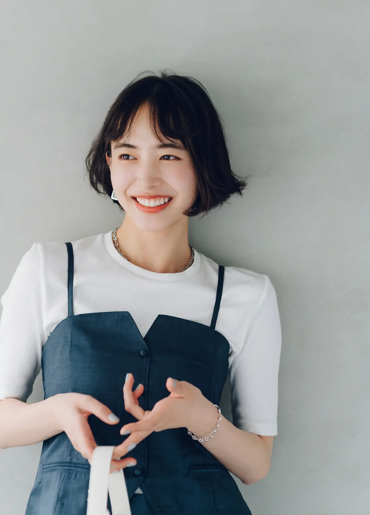 井桁弘恵　セットアップ　よりカット