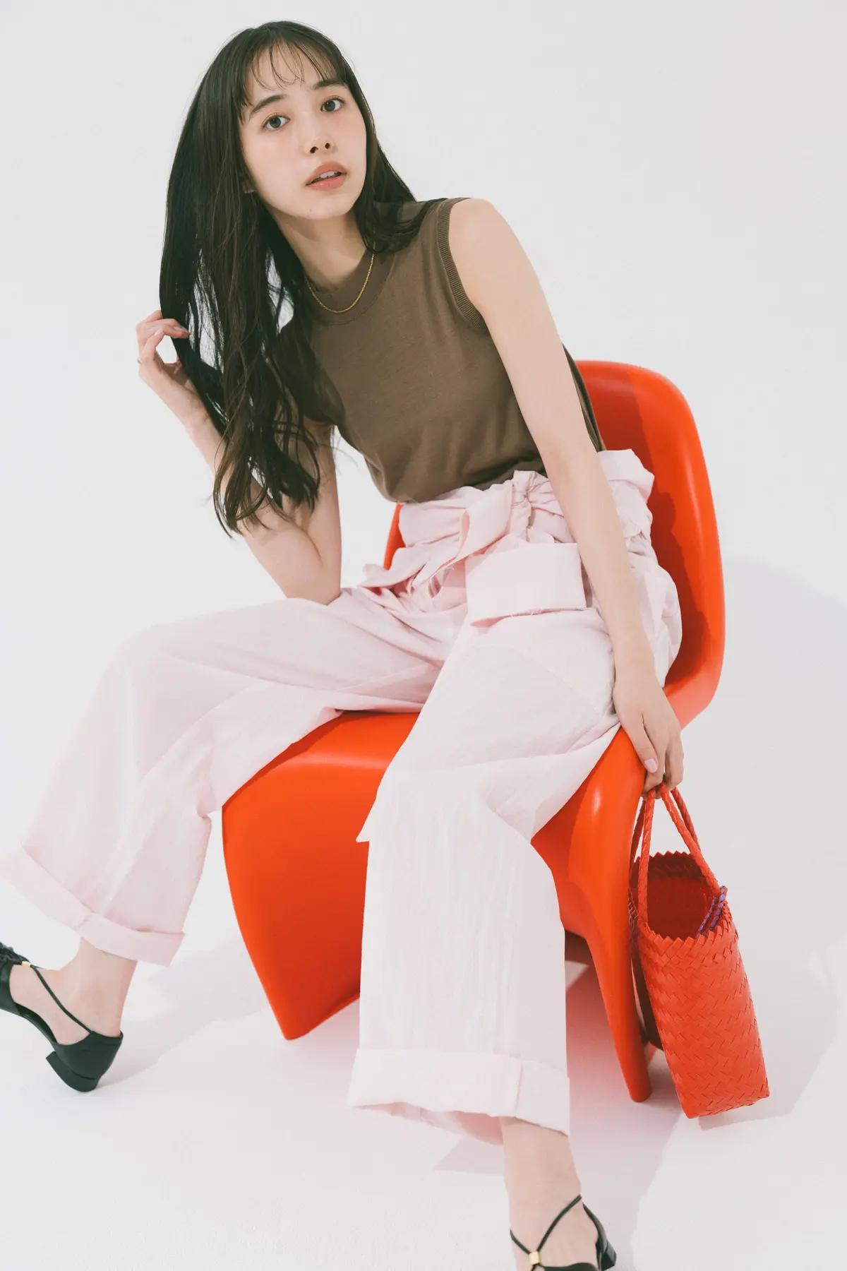 井桁弘恵 パンツコーデ