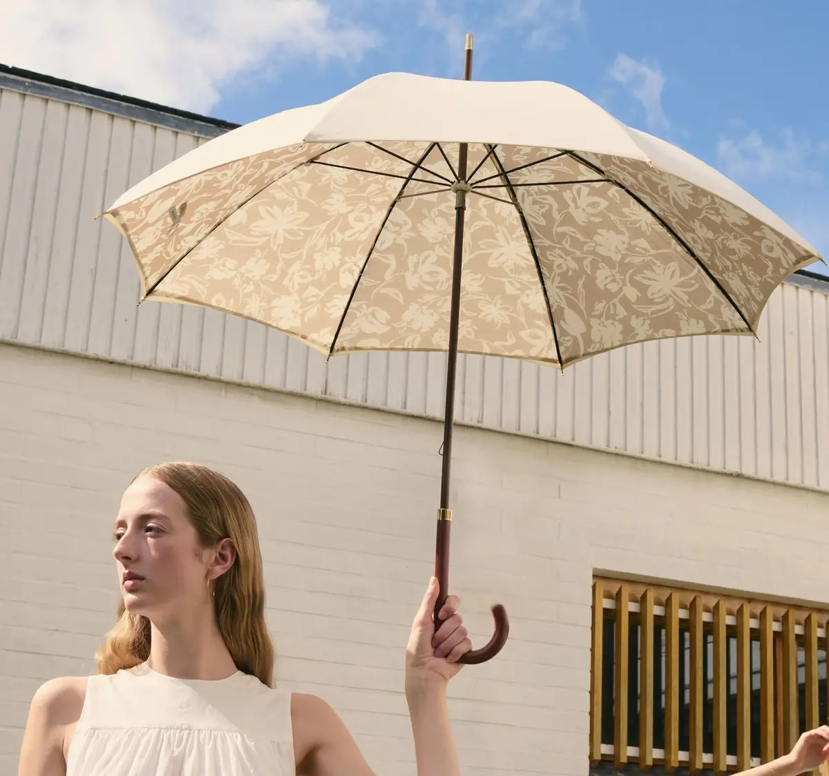 女性におすすめのおしゃれ日傘　MARIHA（マリハ）サマーフローラルアンブレラ