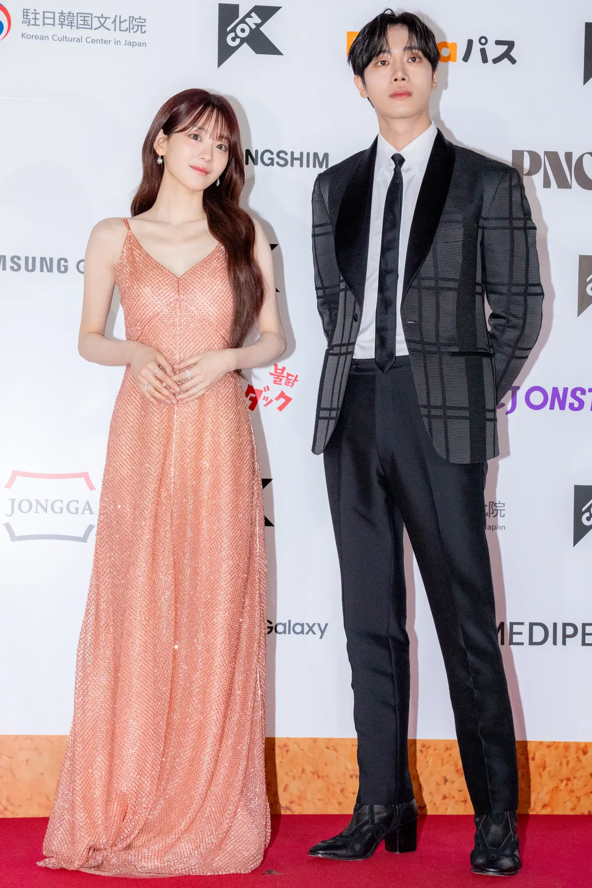 （左）チョ・イヒョン、（右）チュ・ヨンウ