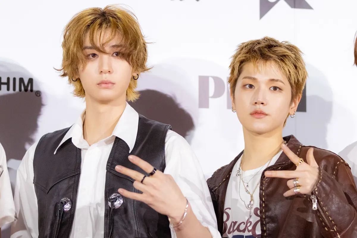 （右から）LEEHAN、RIWOO