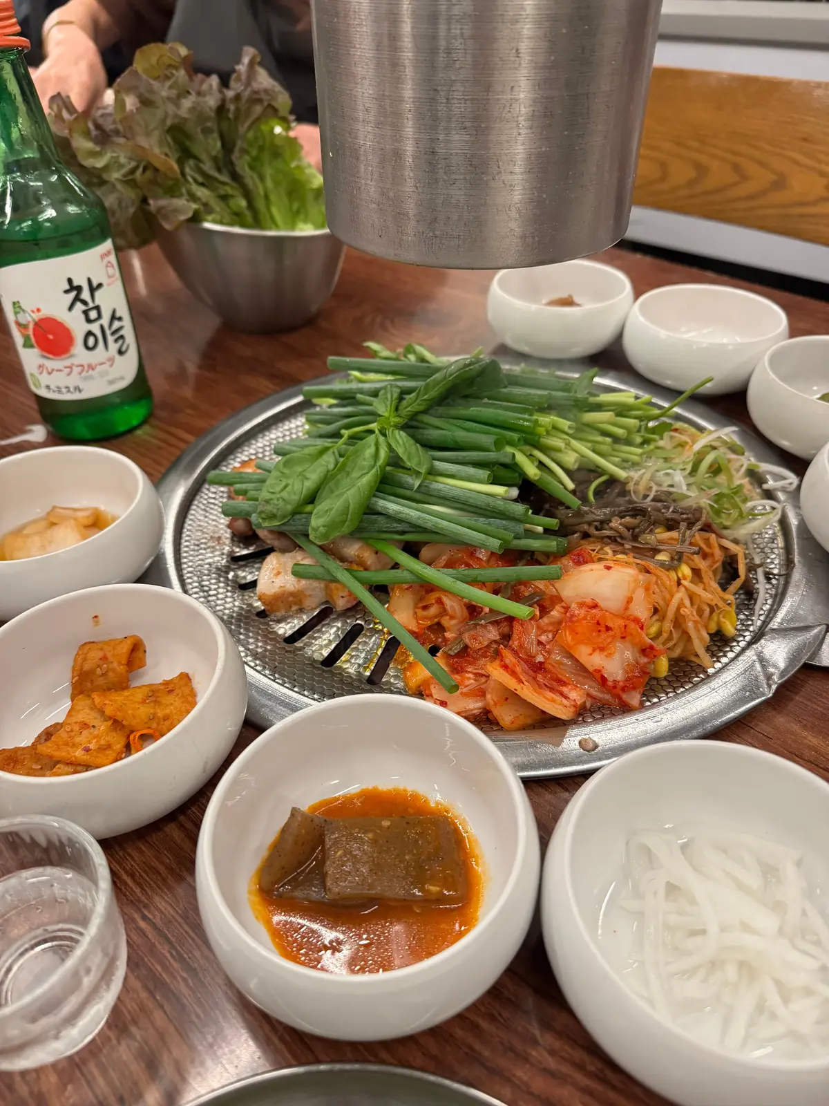 新大久保にある韓国料理店「ミシクタン」のミナリサムギョプサル