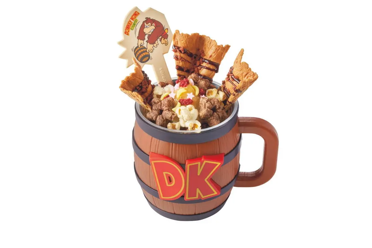 USJ食べ歩きおすすめ「「DK クラッシュ・ホットシェイクサンデー ～バナナチョコ・フレーバー～ 樽マグカップ付き」