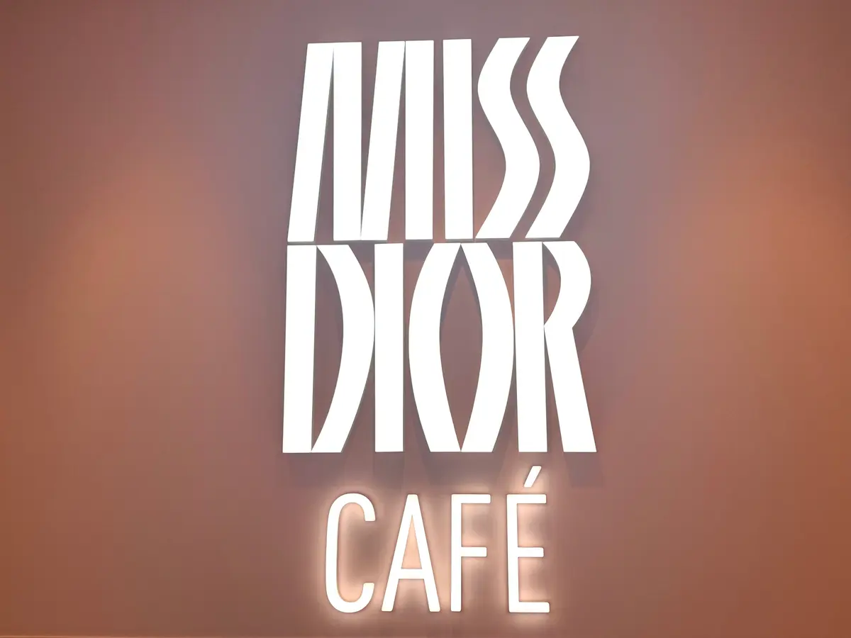 「ミス ディオール カフェ」
