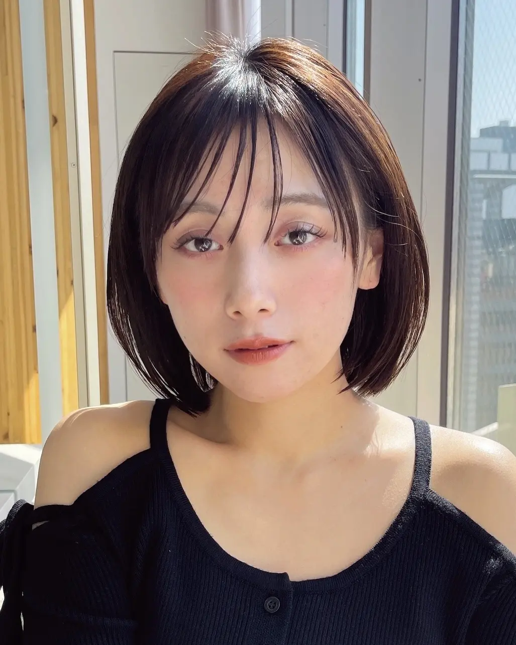 透け感バングのタイトボブ　正面