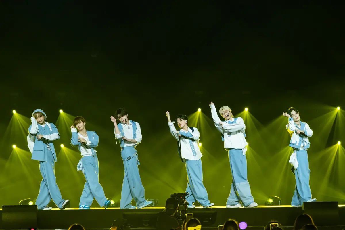 ステージパフォーマンス写真