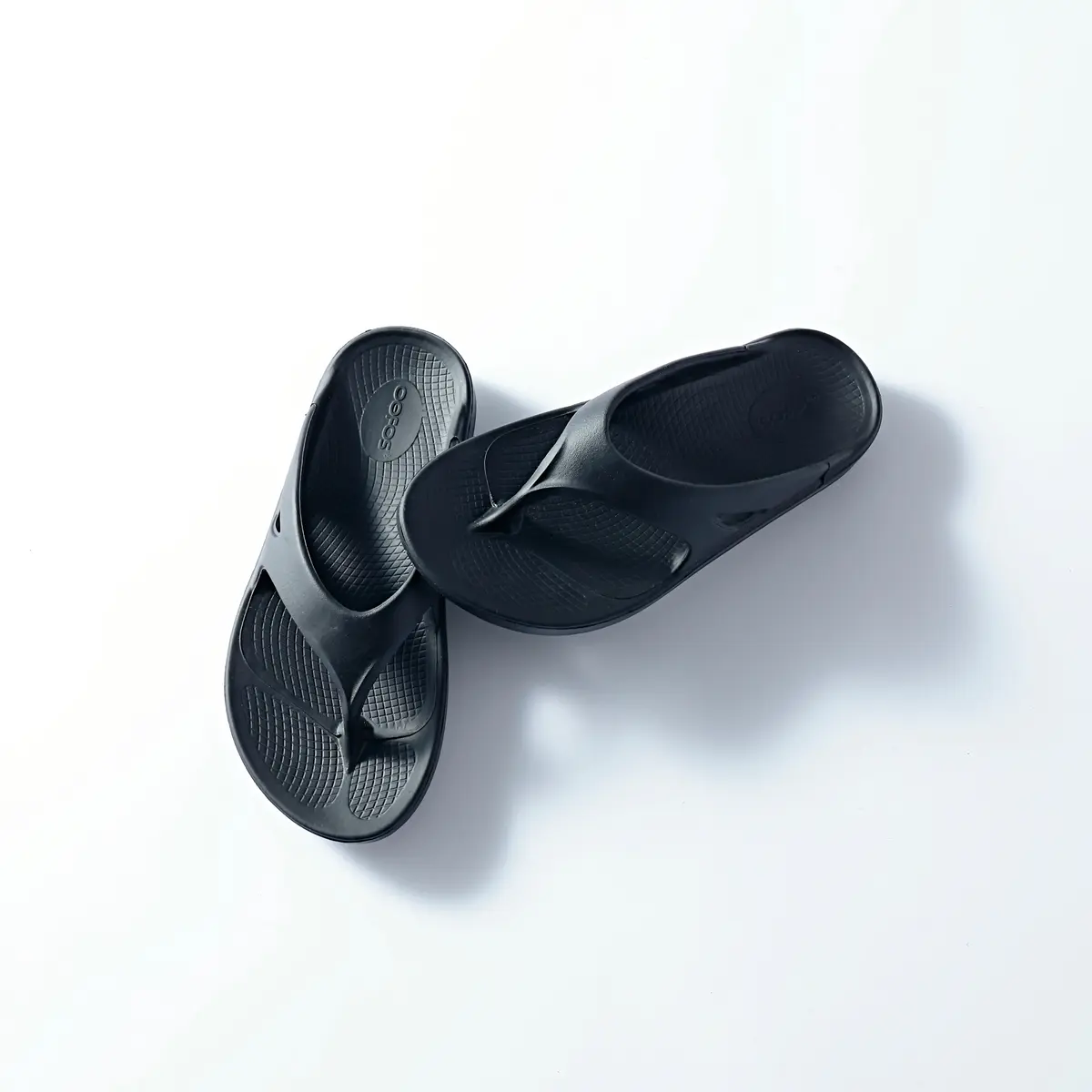 『ウーフォス』のトングサンダル