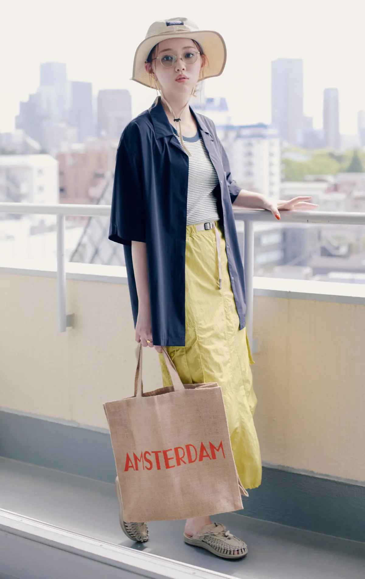 ウェリントンサングラス×フェスコーデ