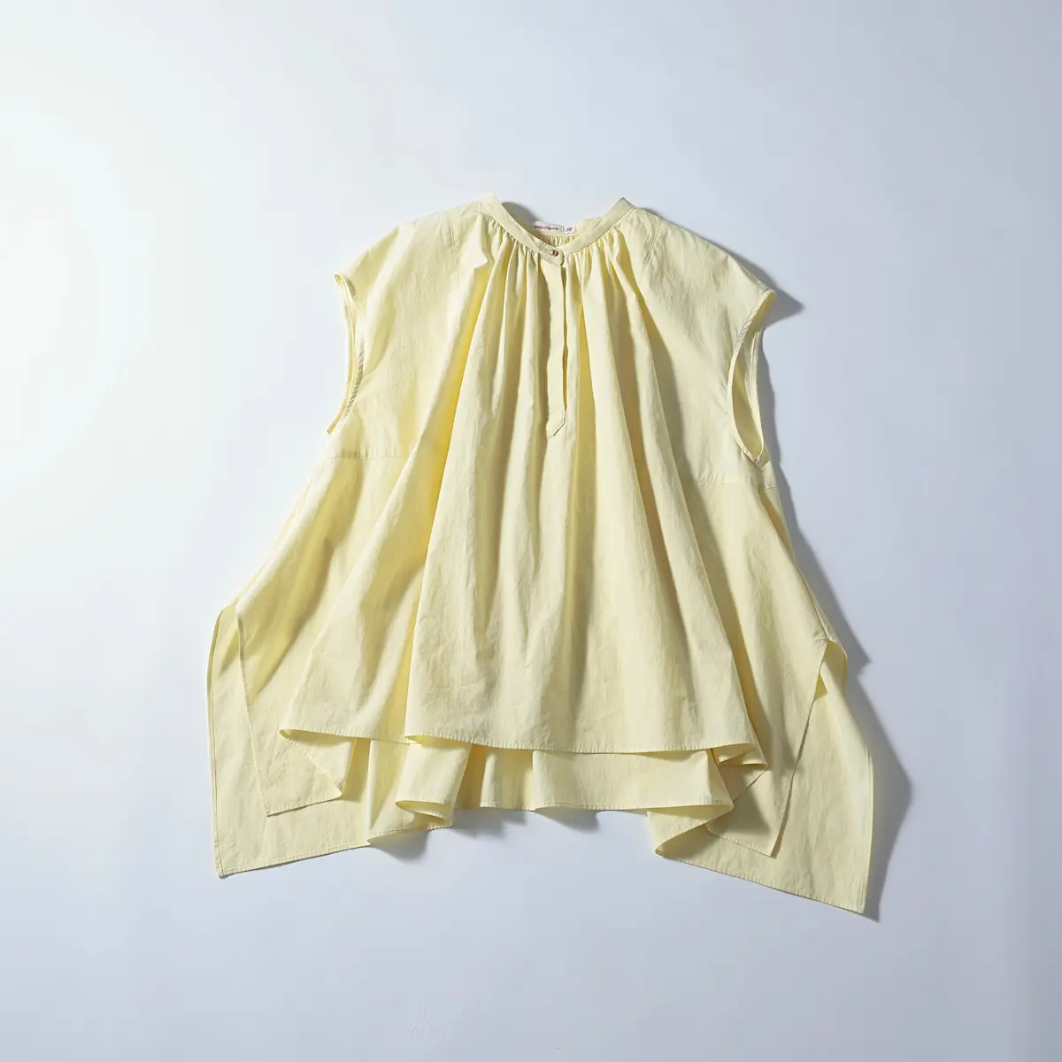 『ドレステリア』のイエローブラウス