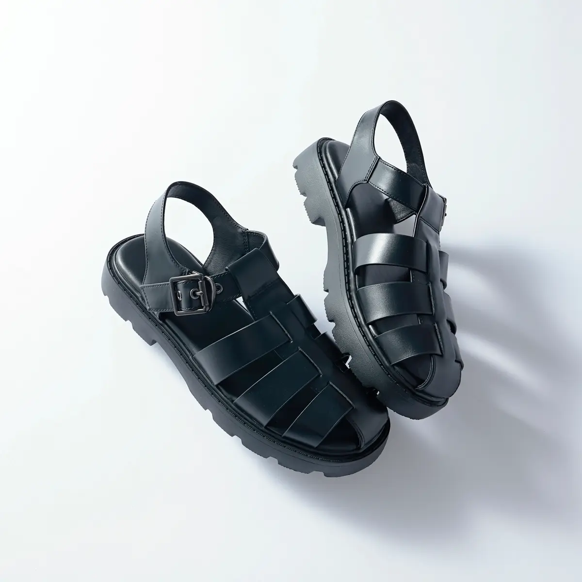 『ジーユー』のグルカサンダル