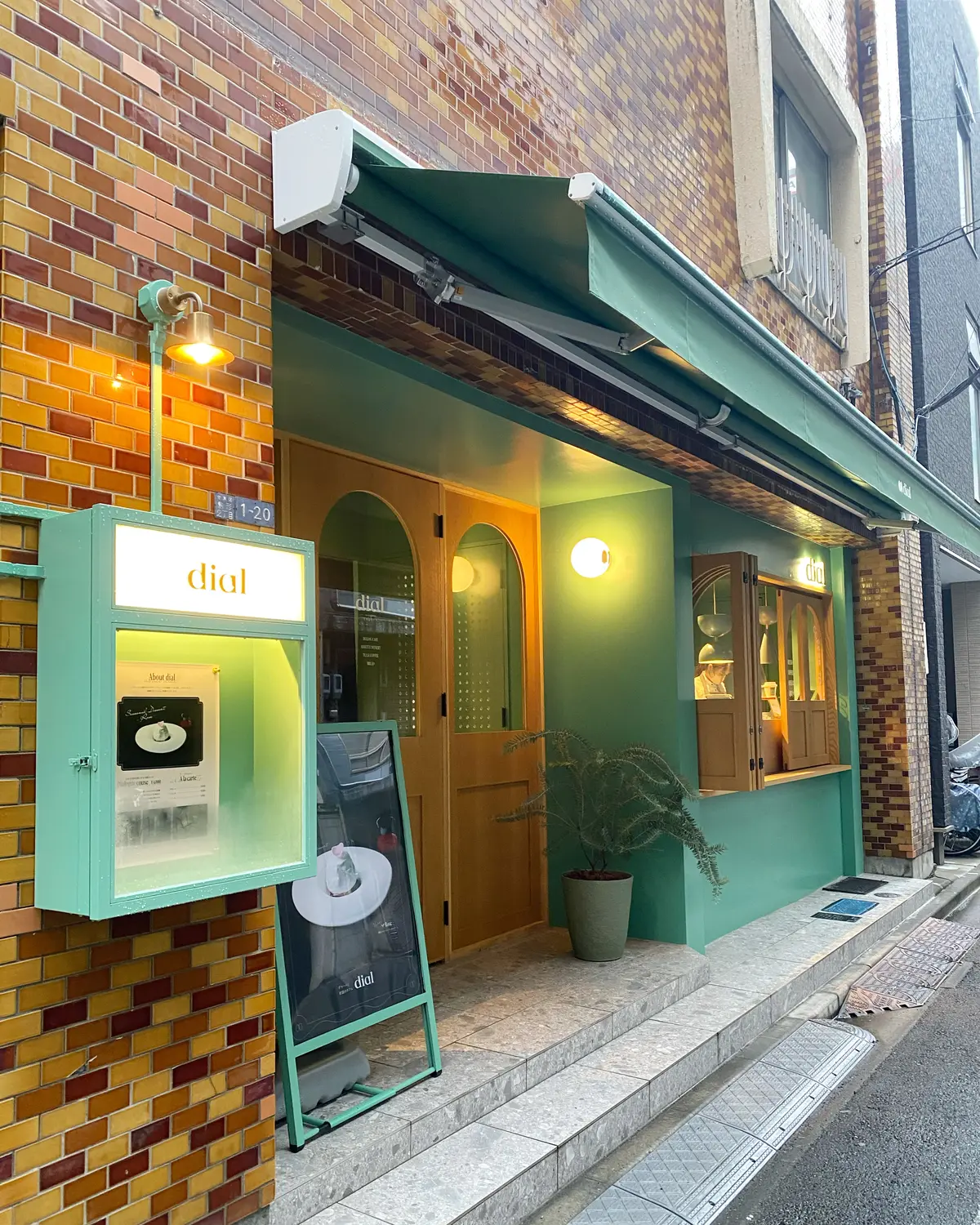 対話コースが人気のカフェ『dial（ダイアル）』外観