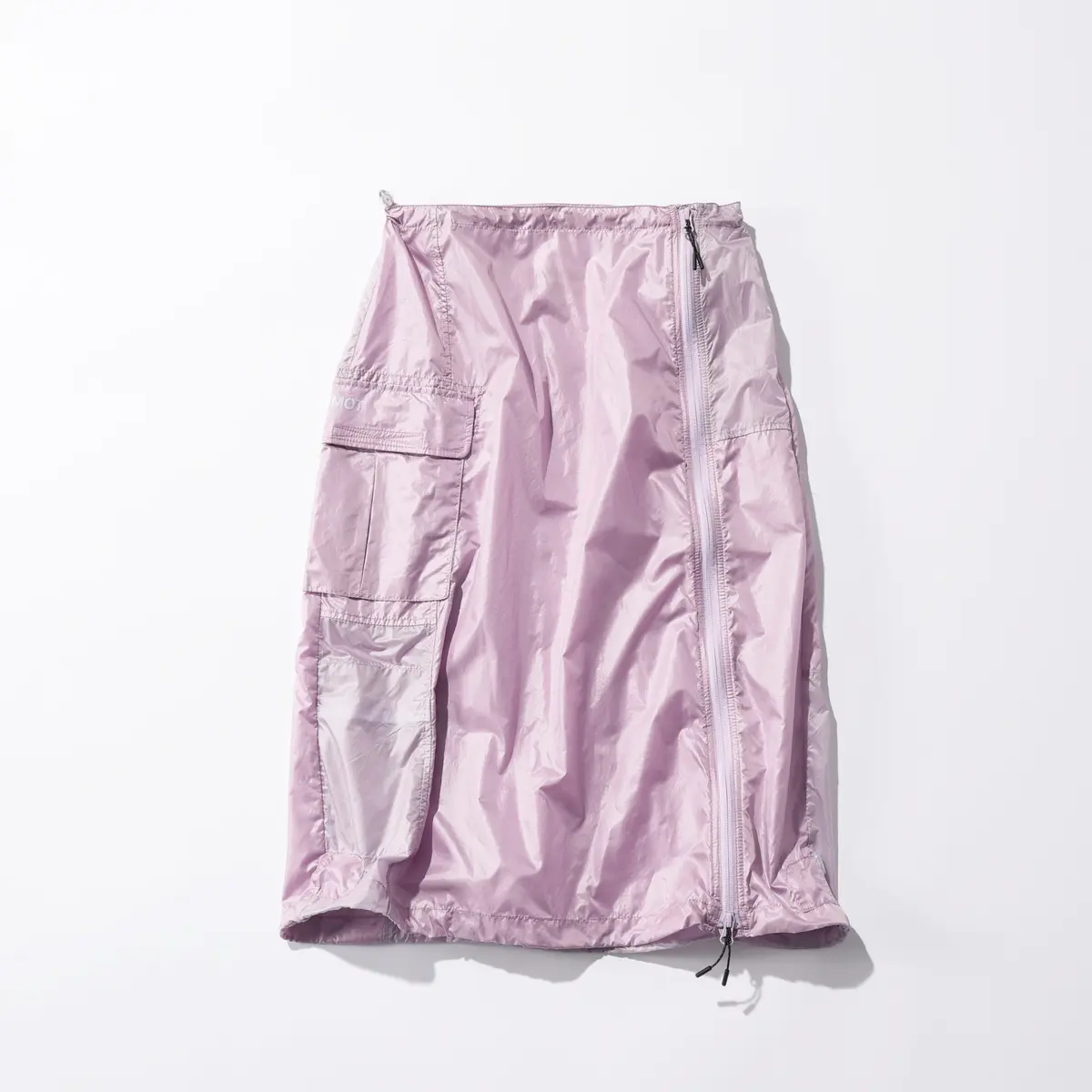 ピンクのナイロンスカート