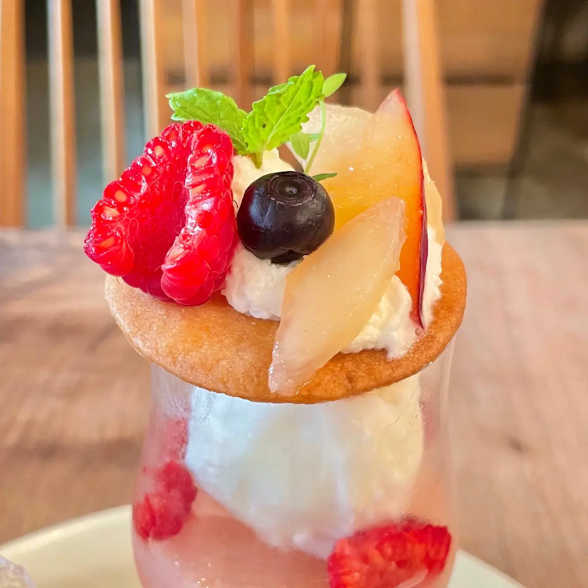 東京・新宿の人気カフェcafe WALL（カフェウォール）の《桃づくし！チーズタルト・パフェ・ショートケーキ》が楽しめるおやつプレート