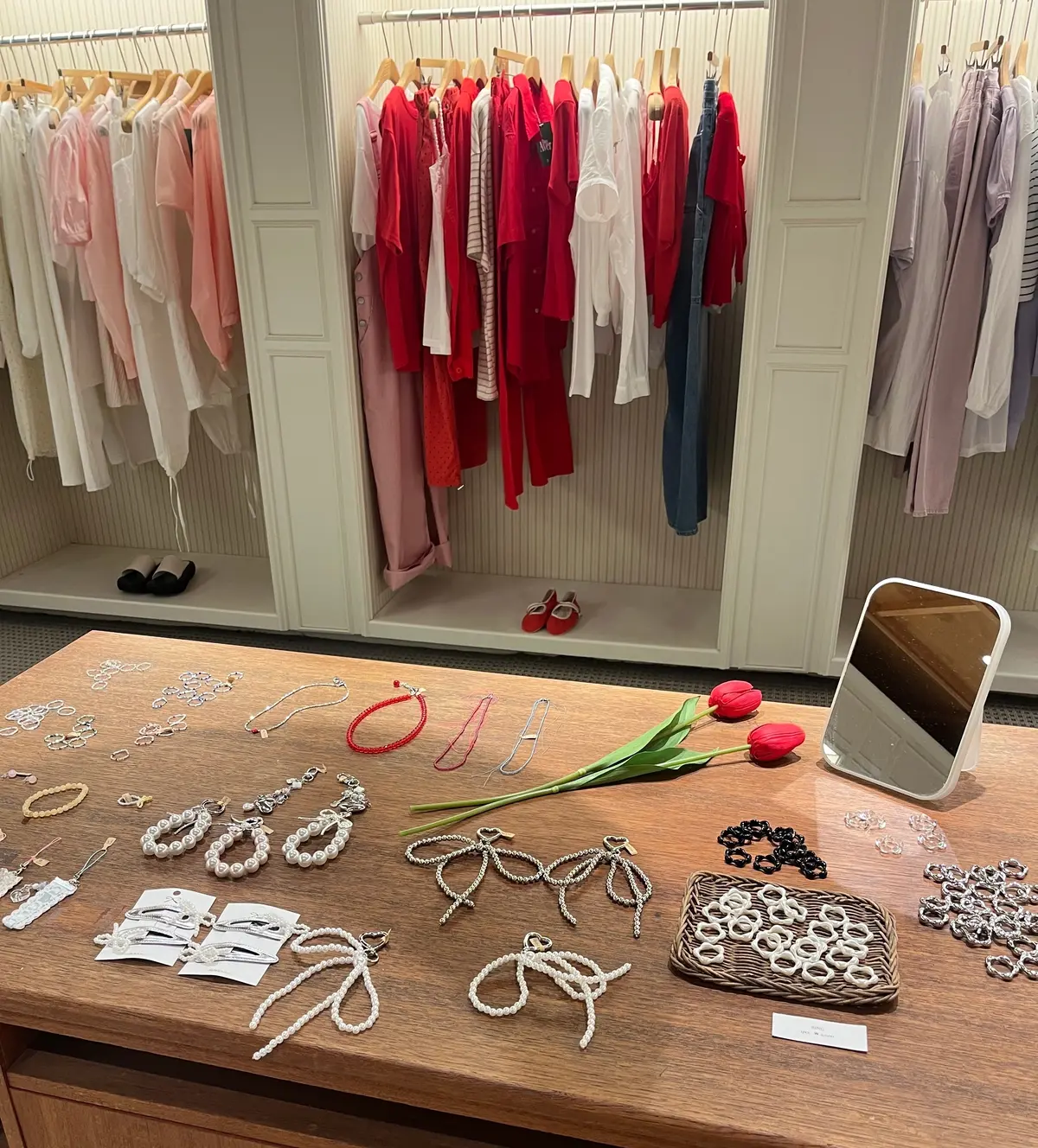 MOREインフルエンサーズ　韓国　ファッション　弘大