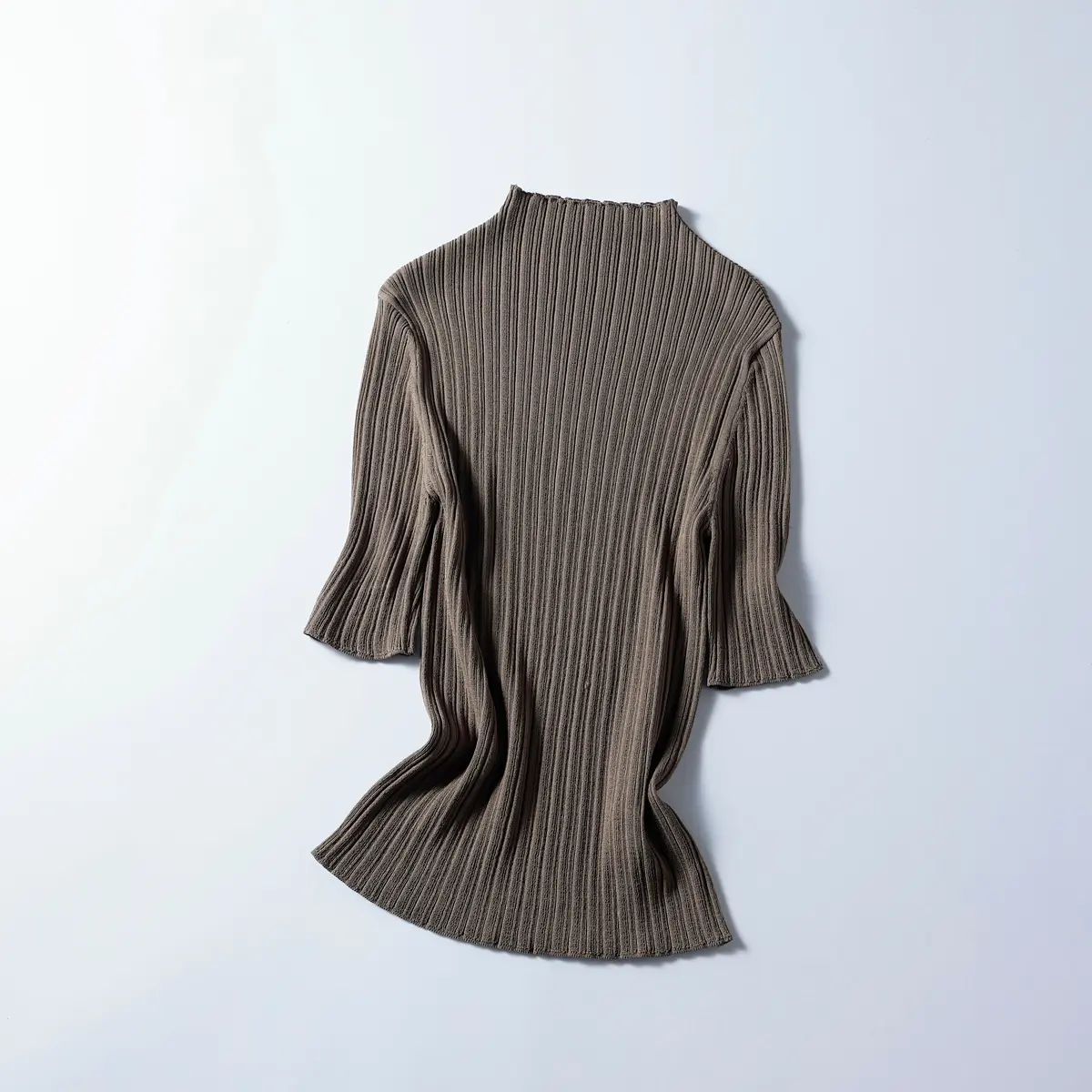 『ジービーエイチ』のリブニット