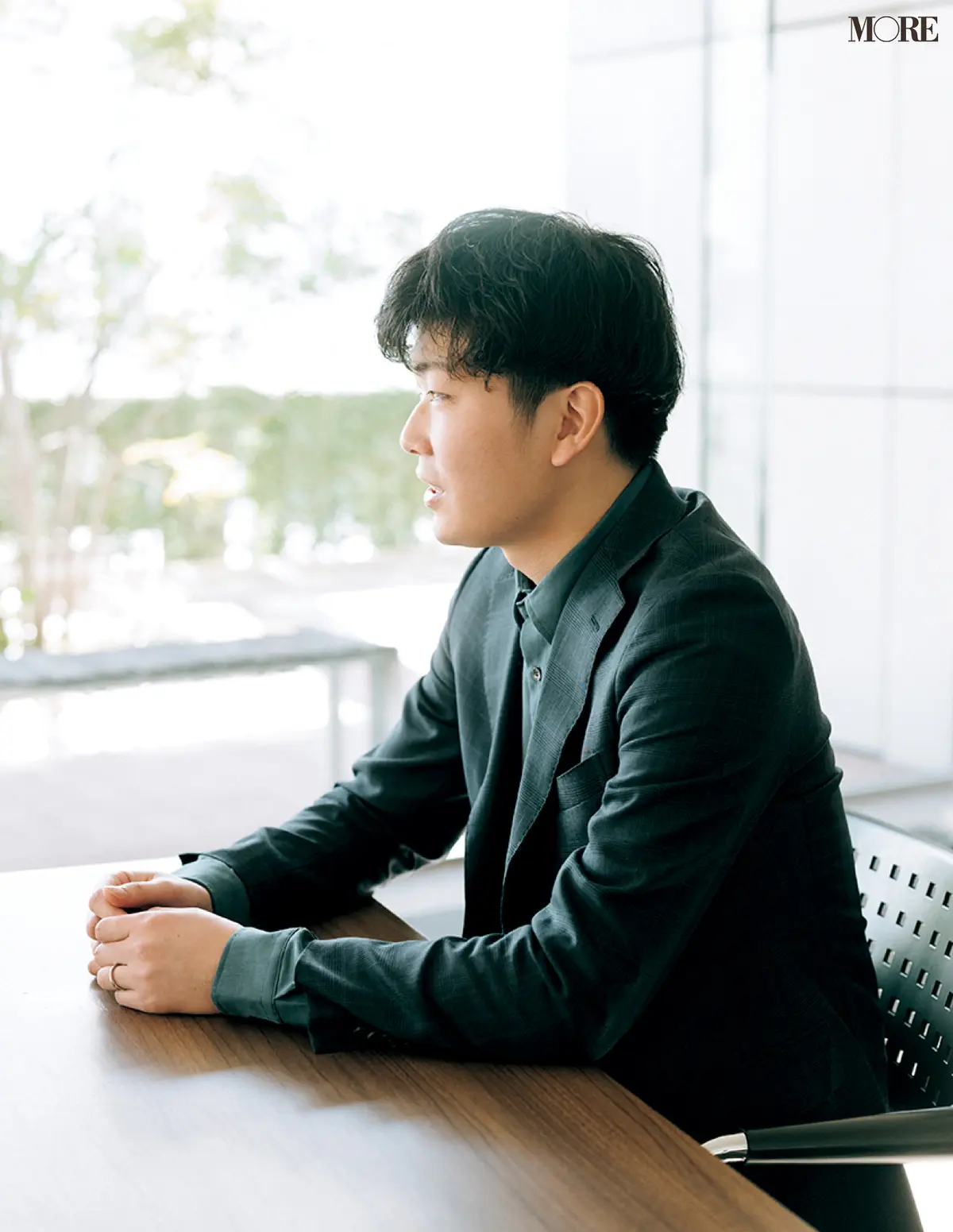 お金について話す税理士の安江一勢