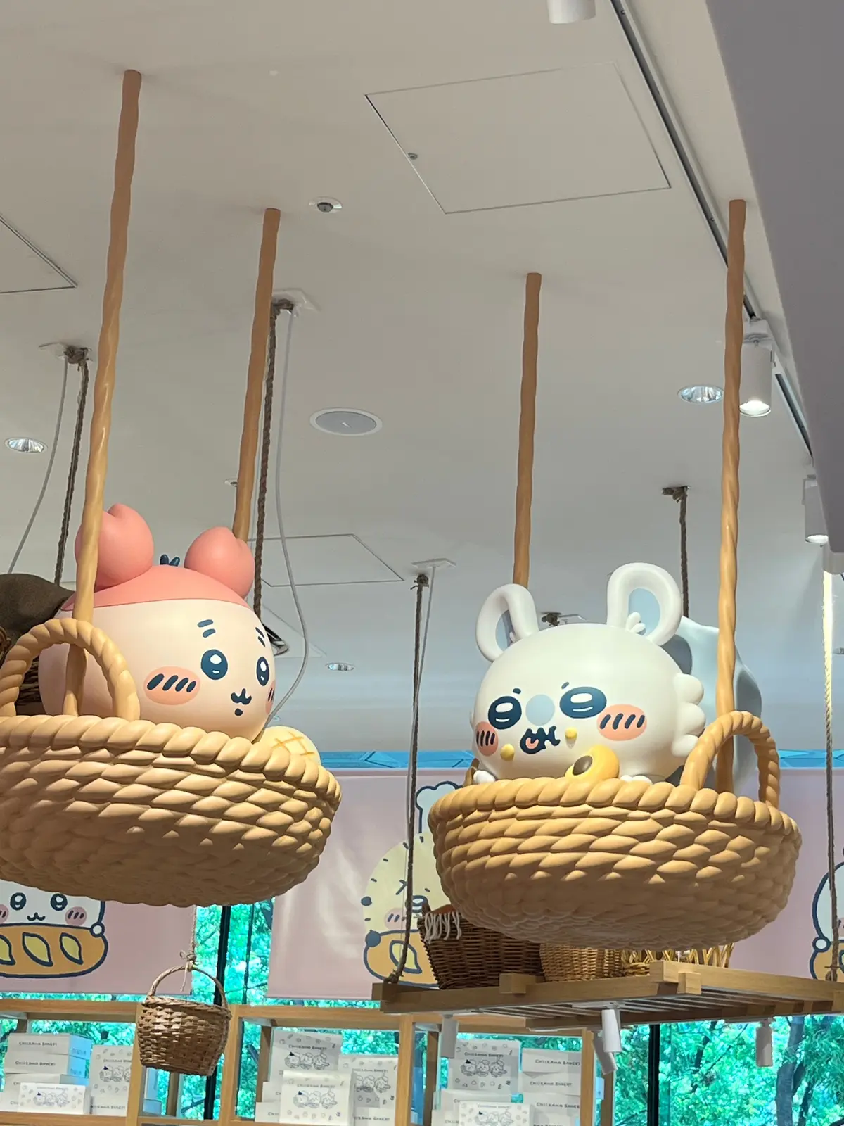 ちいかわのカニちゃんとモモンガ