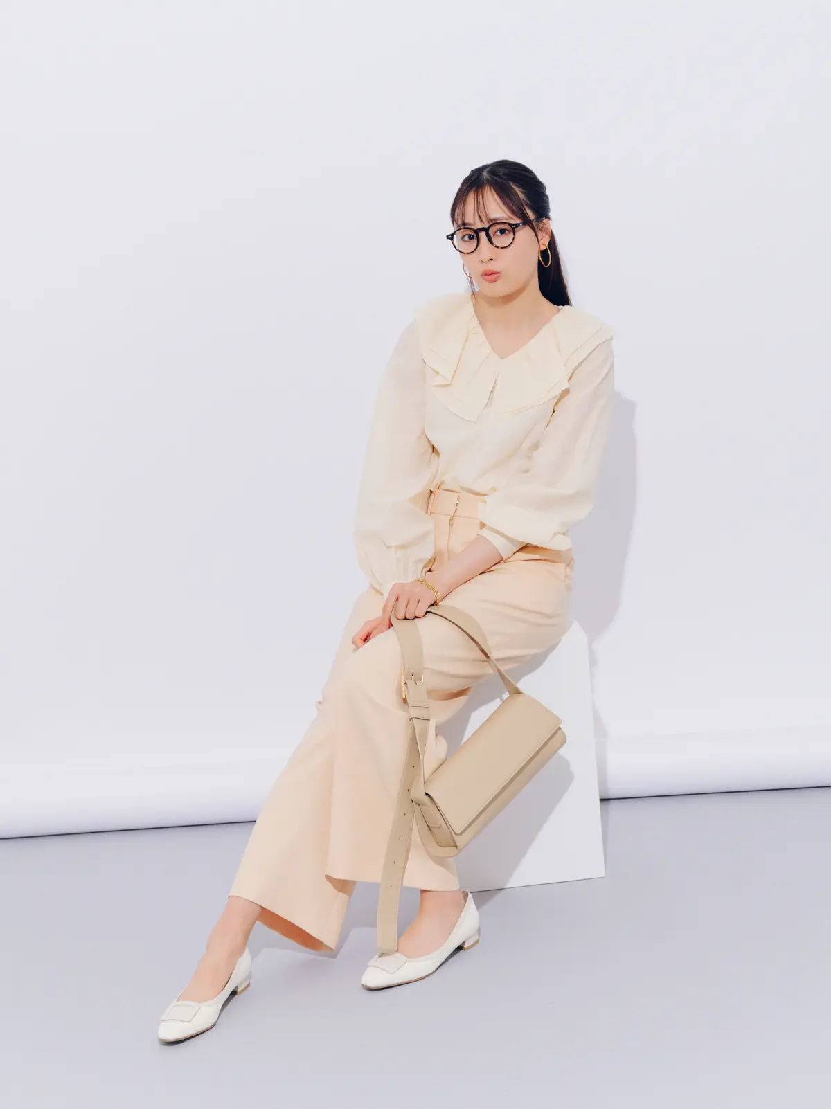 大友花恋　ブラウスコーデ