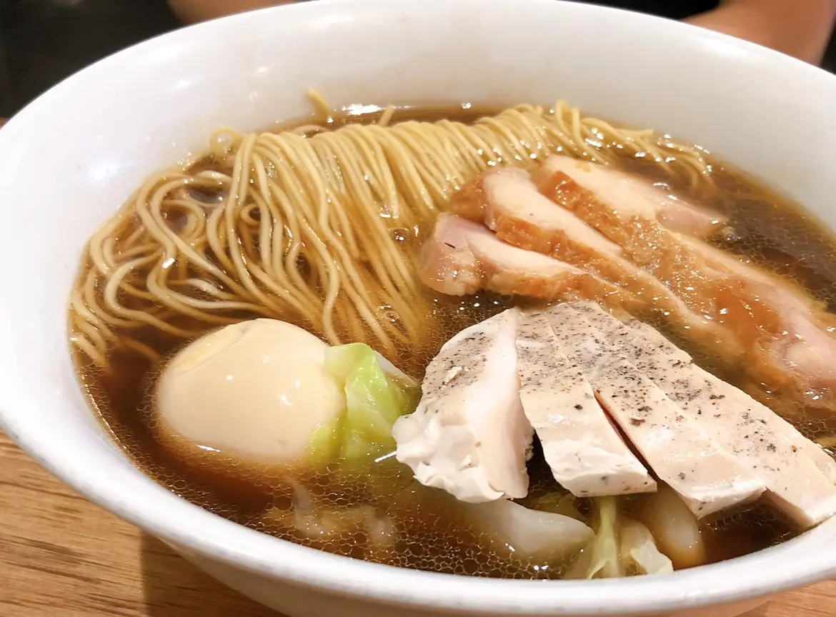 ローストした鶏がらのしょうゆラーメン