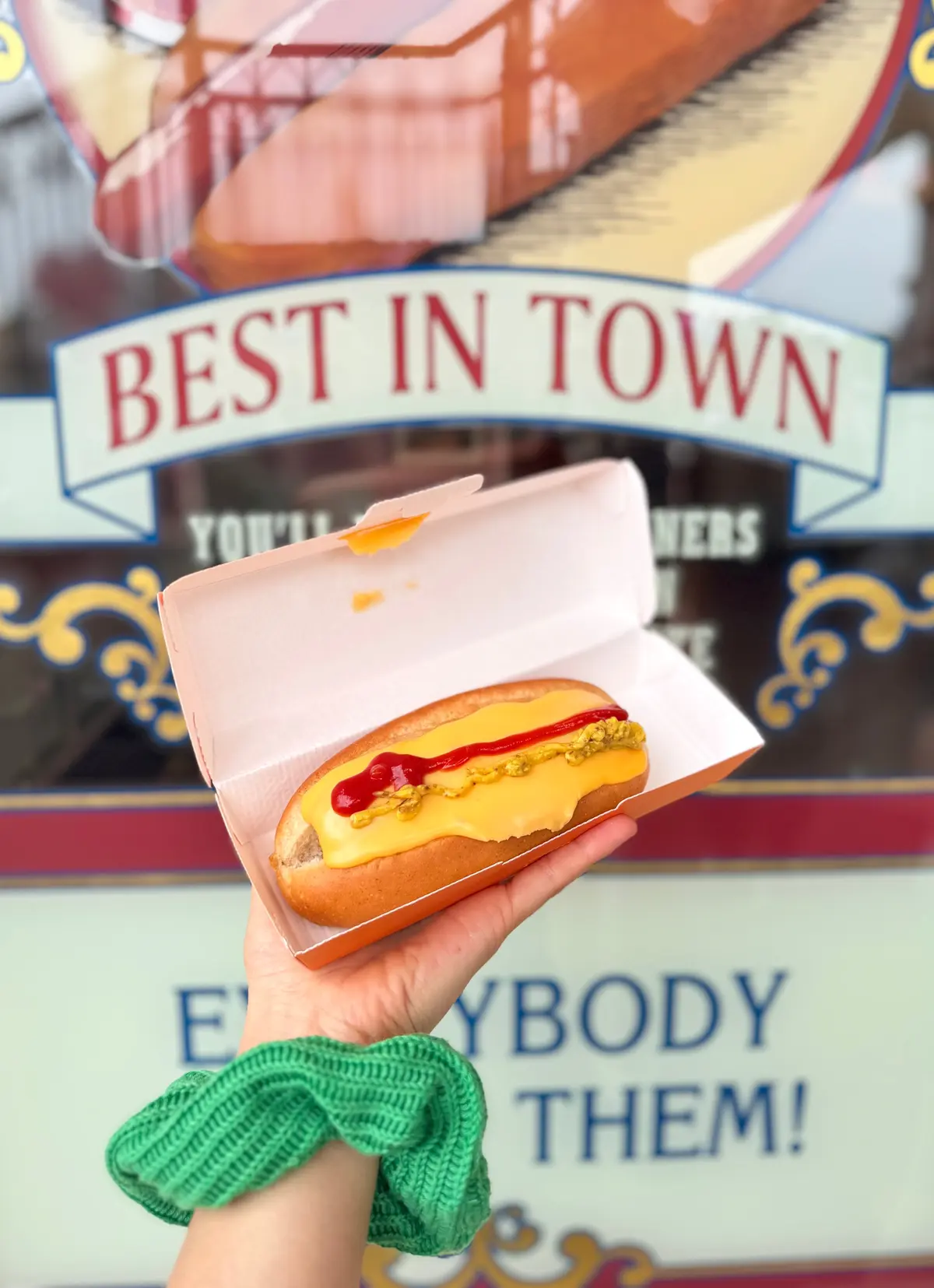 ディズニーランド食べ歩きおすすめ ホットドッグ