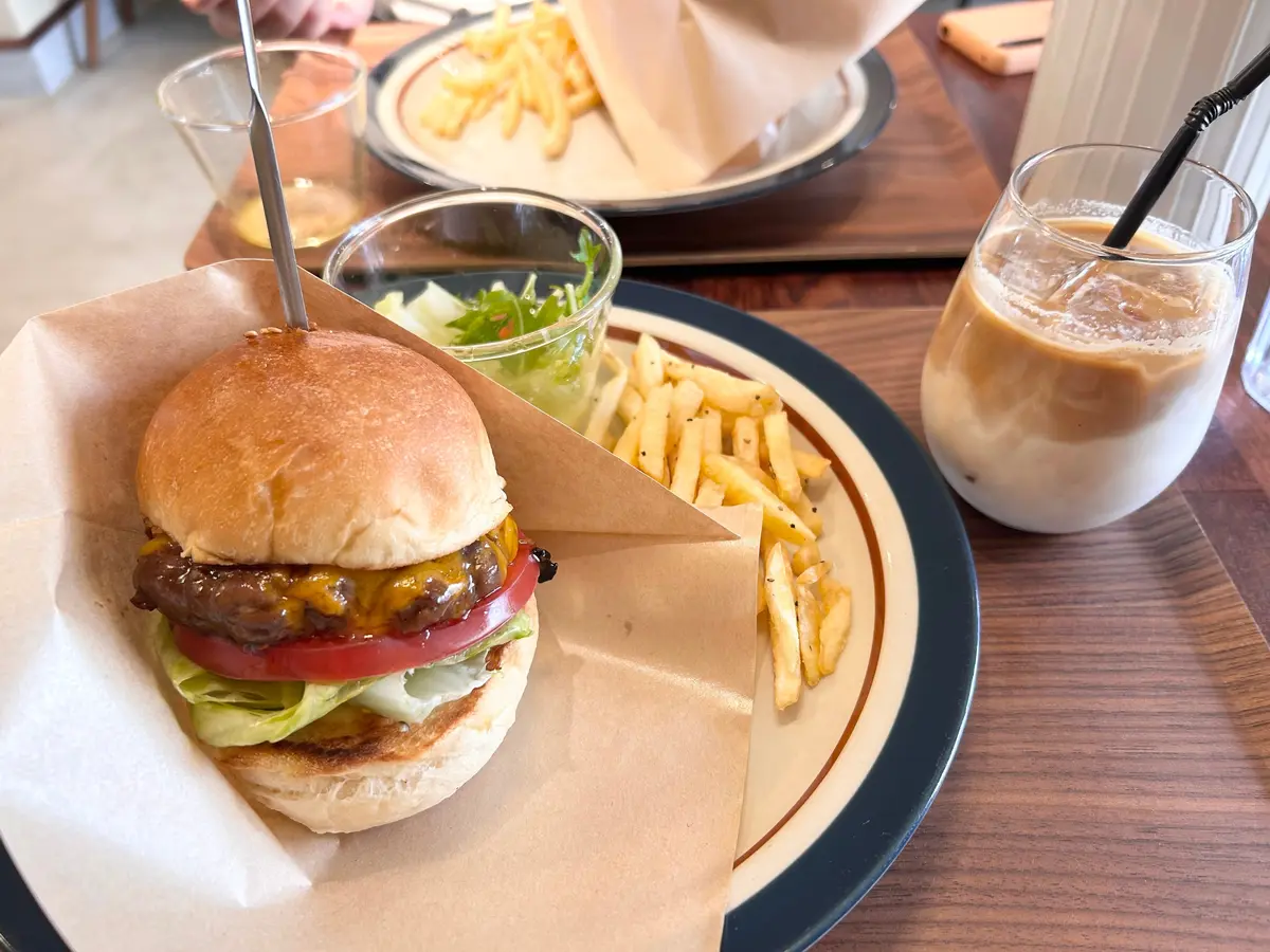 【神戸カフェ】絶品ハンバーガーが食べられの画像_6