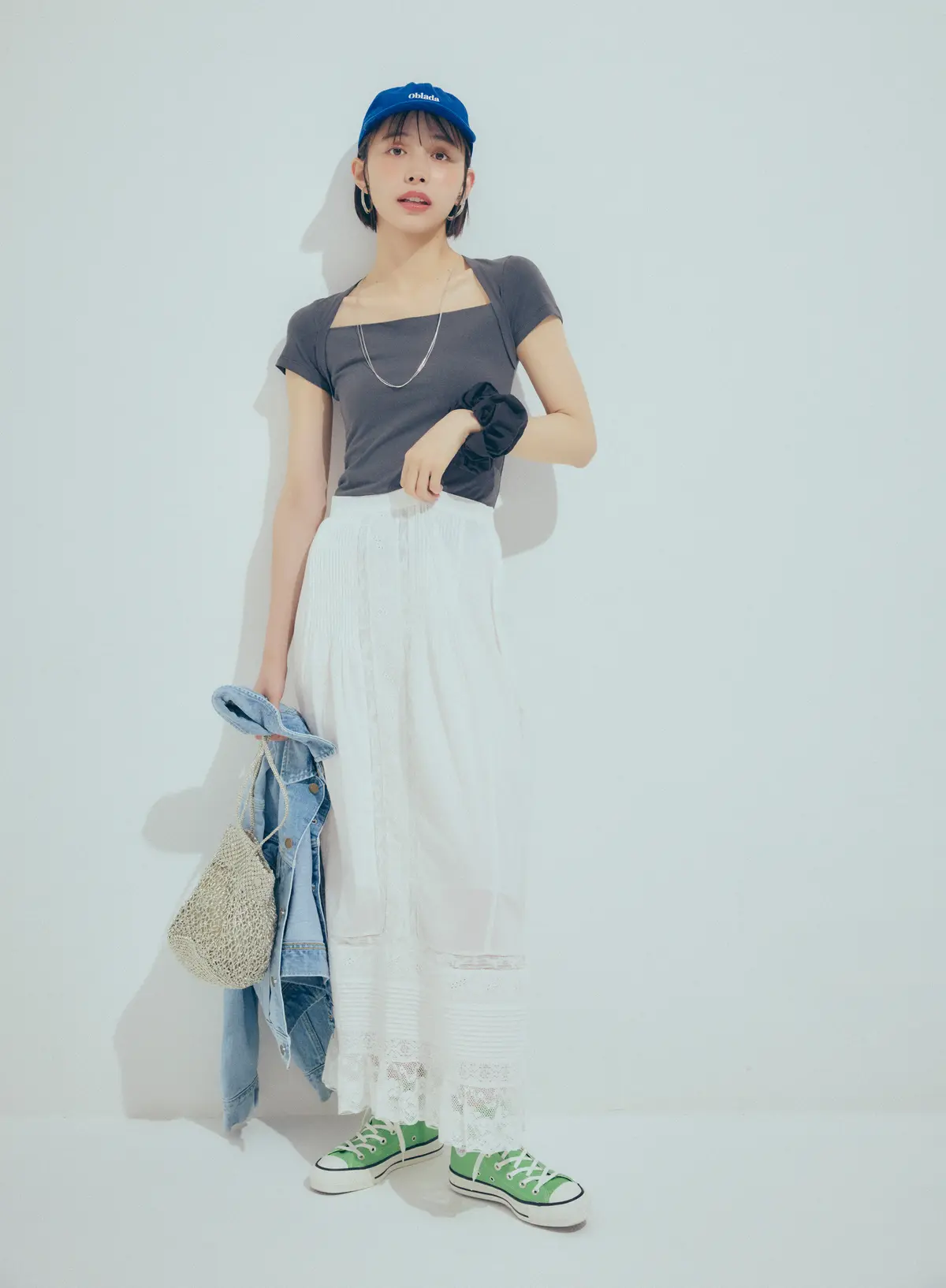 井桁弘恵 トップスとスカート　全身