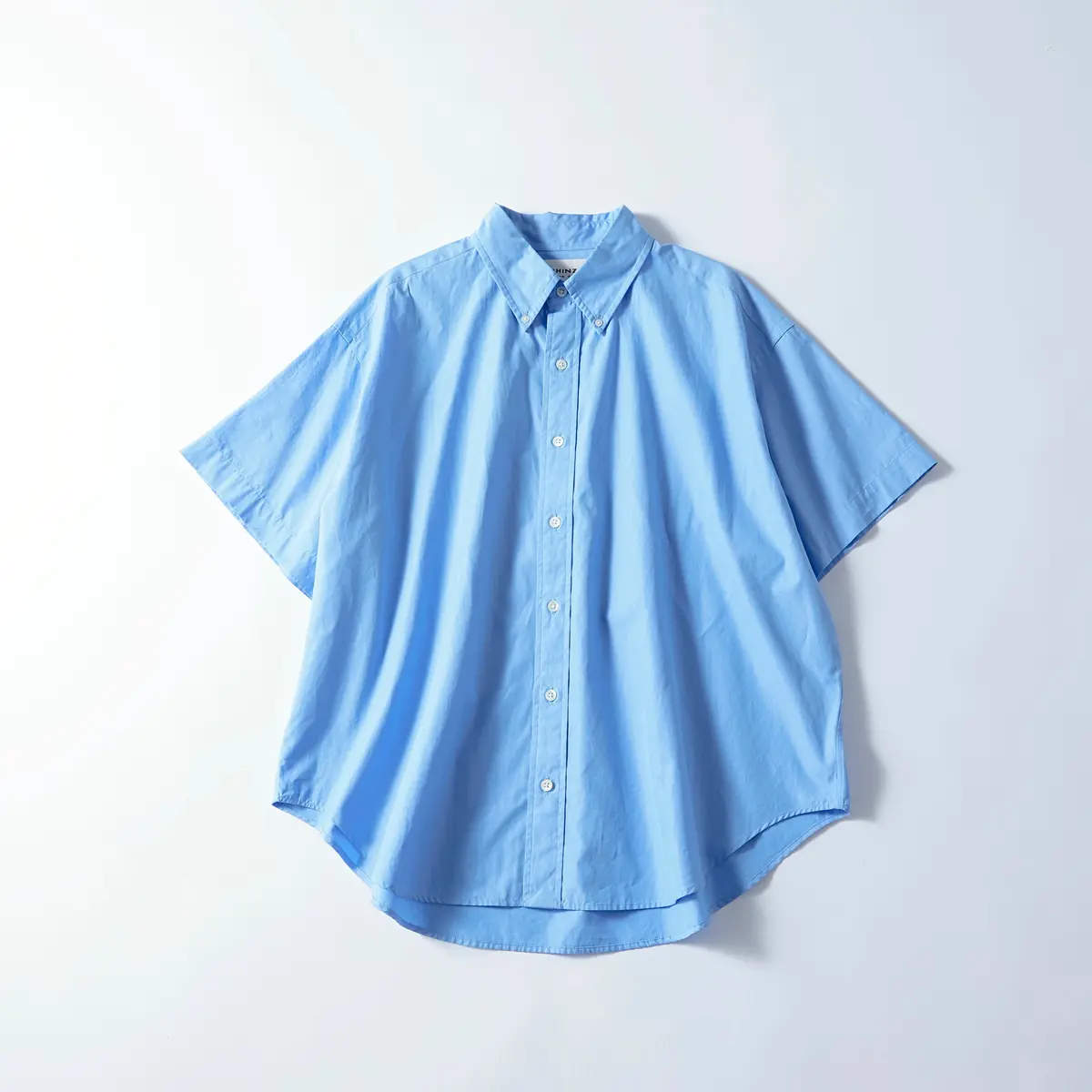 『ザ シンゾーン』のブルーシャツ