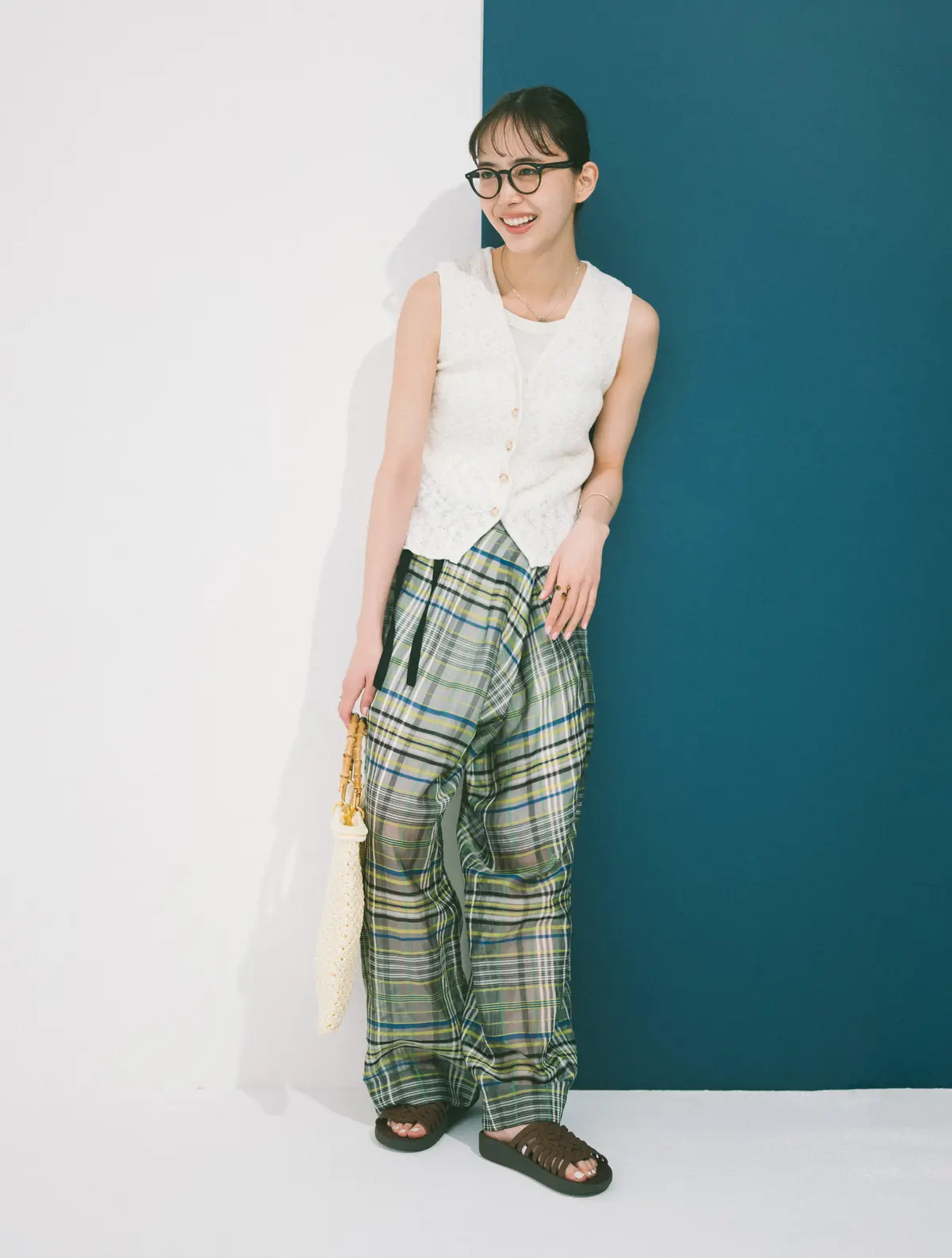 井桁弘恵 パンツコーデ