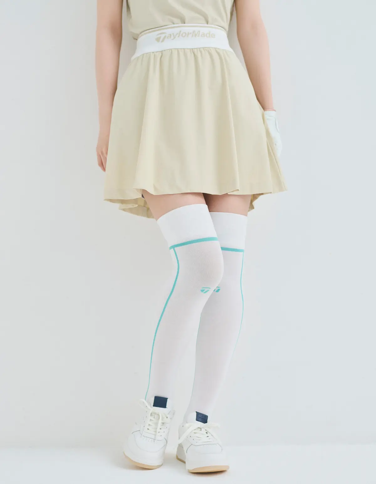 川口ゆりな ゴルフウェア スカート ソックス