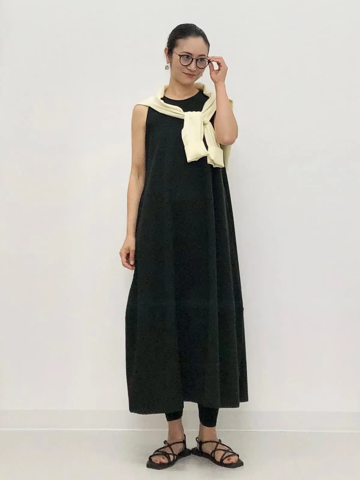 ユニクロ　機内コーデ　ワンピースとレギンス