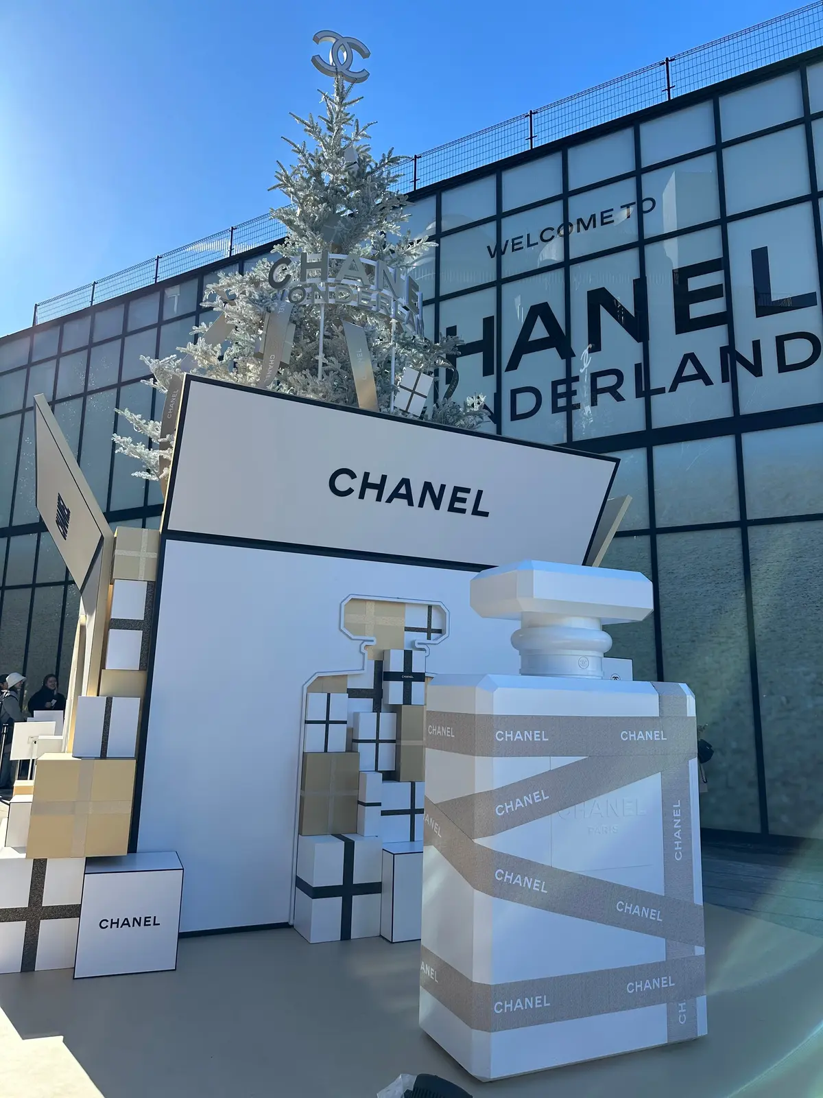 リアルワンダーランド！CHANEL クリスマス限定POPUPに行ってきた！ | MORE