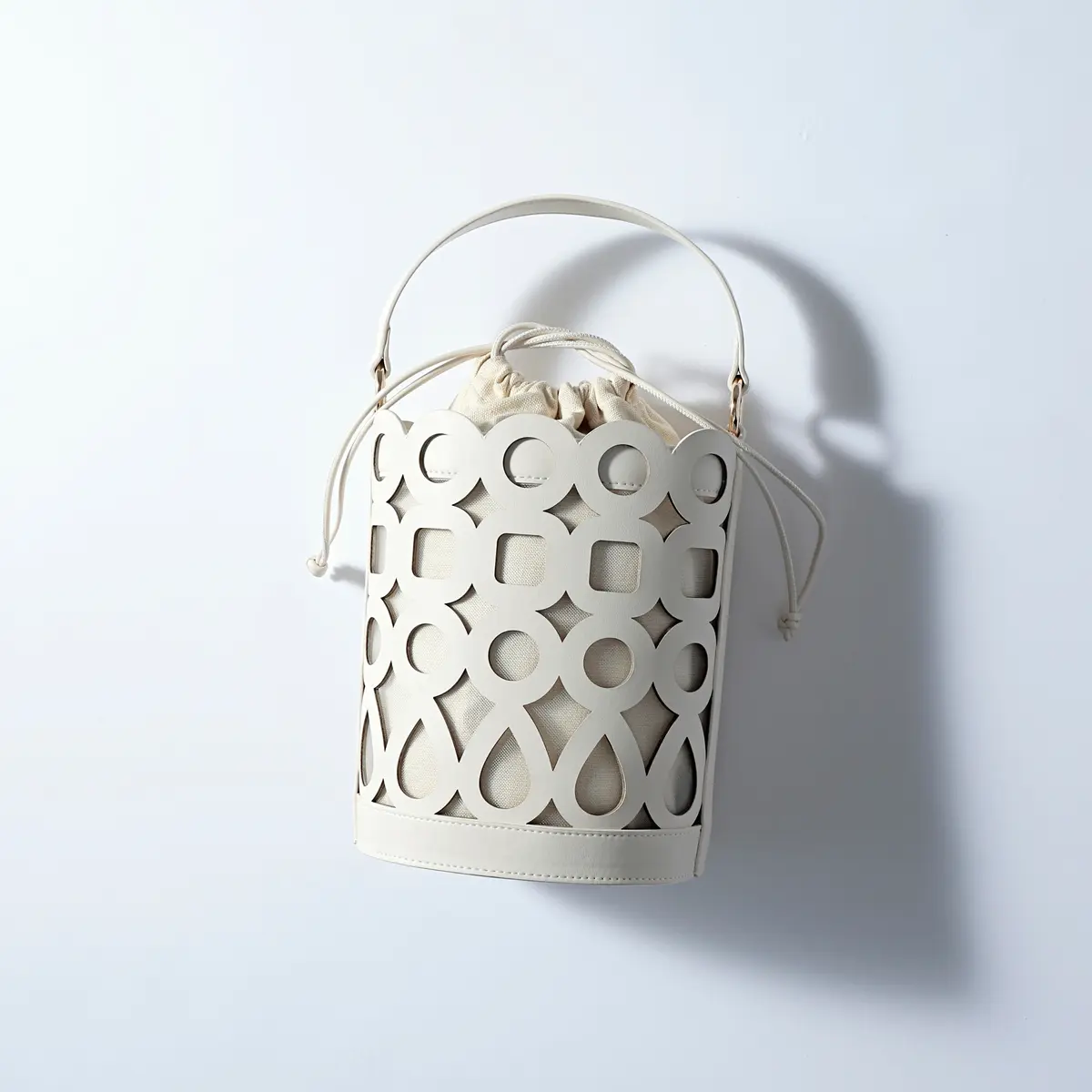 『アルテミス by ダイアナ』のバケツ型バッグ