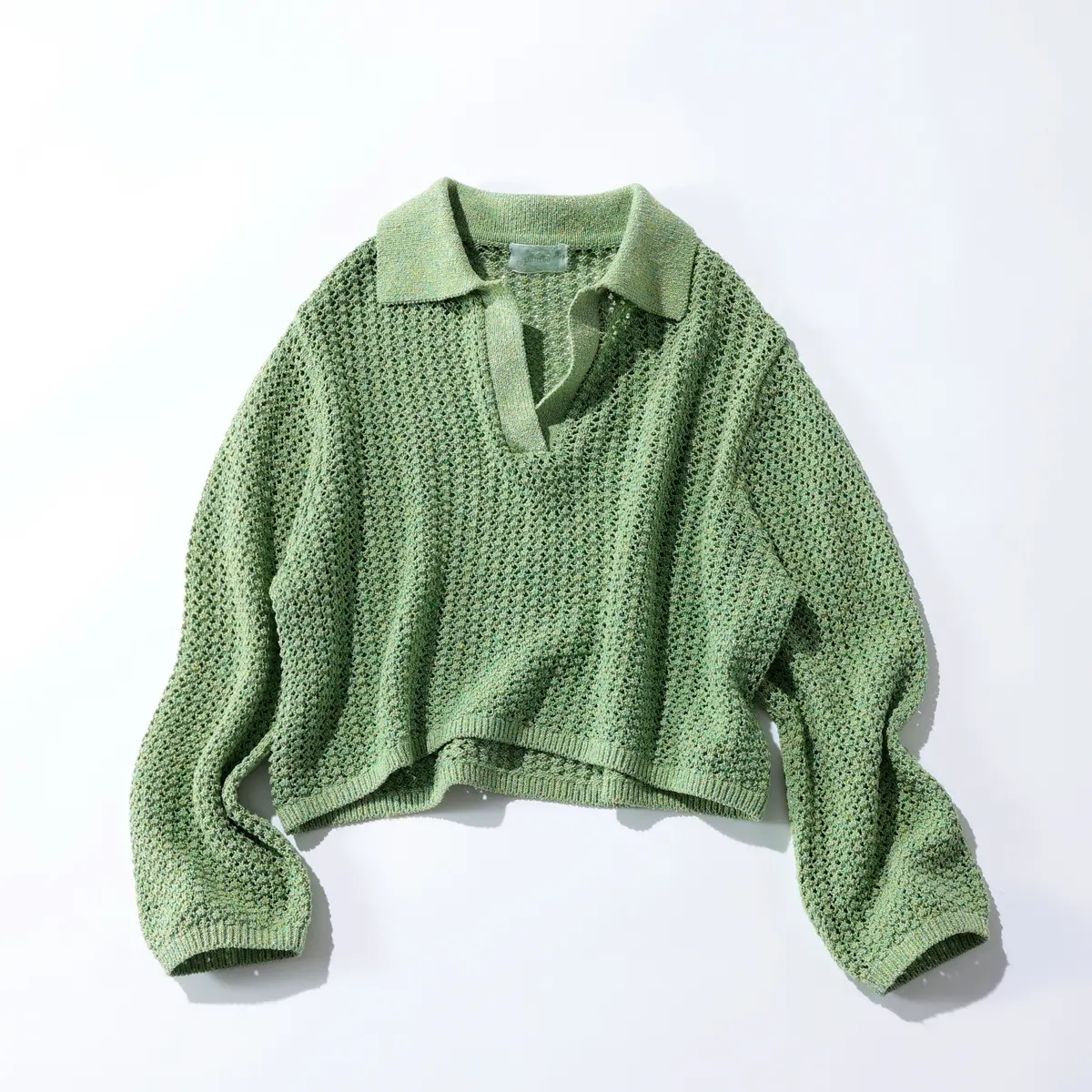 淡いグリーンの透かし編みポロニット