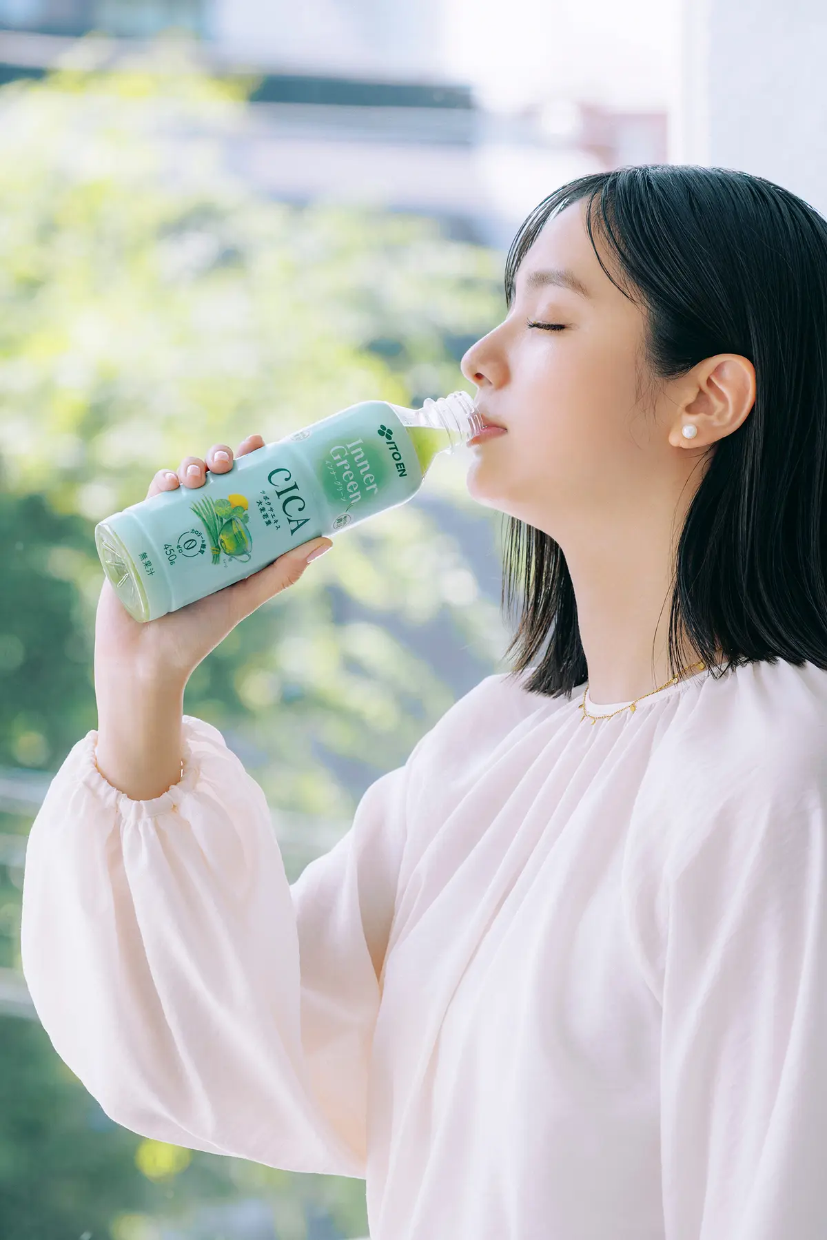 Inner Greenを飲む新川優愛