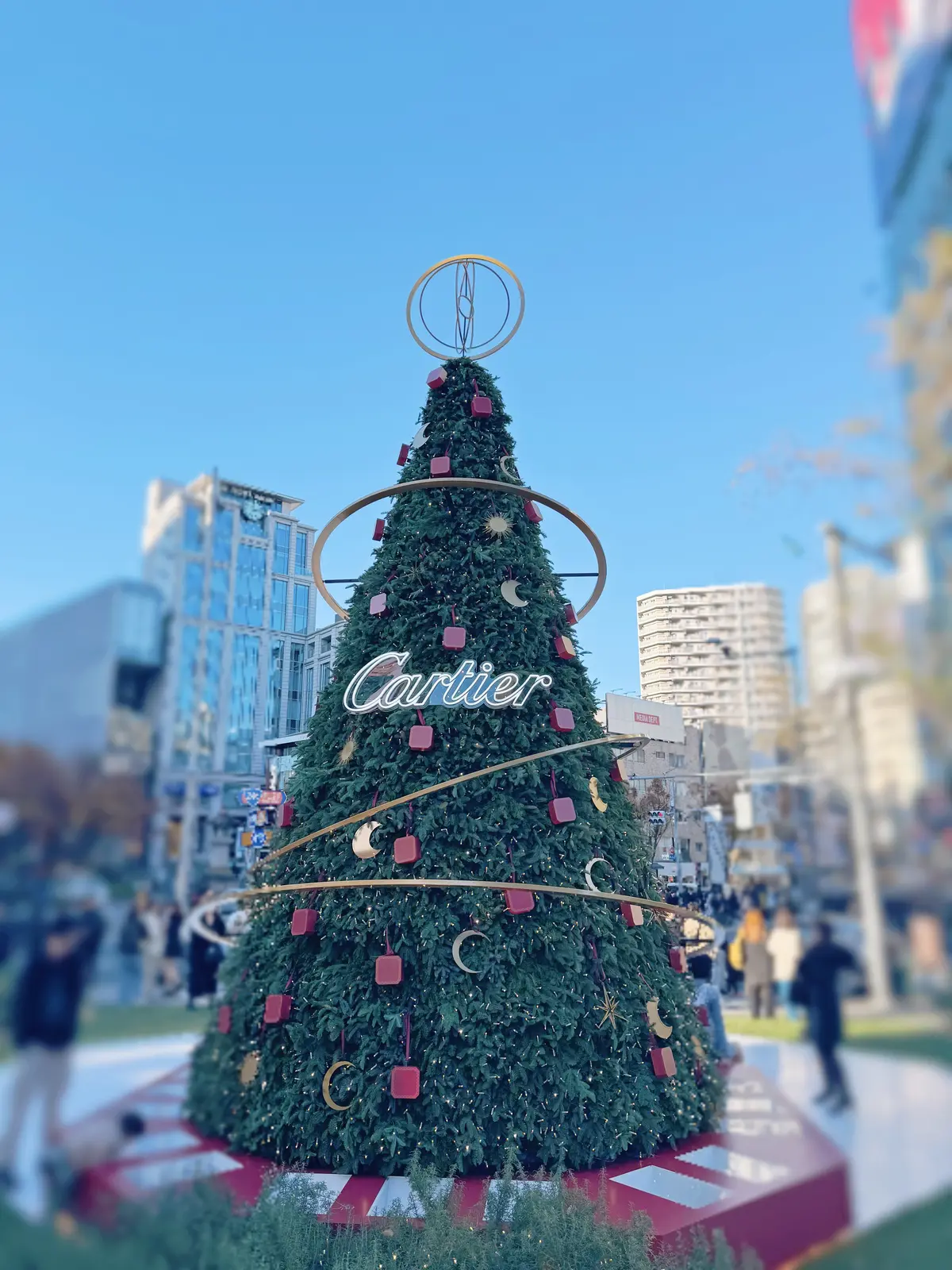 【東京・表参道】カルティエ巨大ツリー出現の画像_1