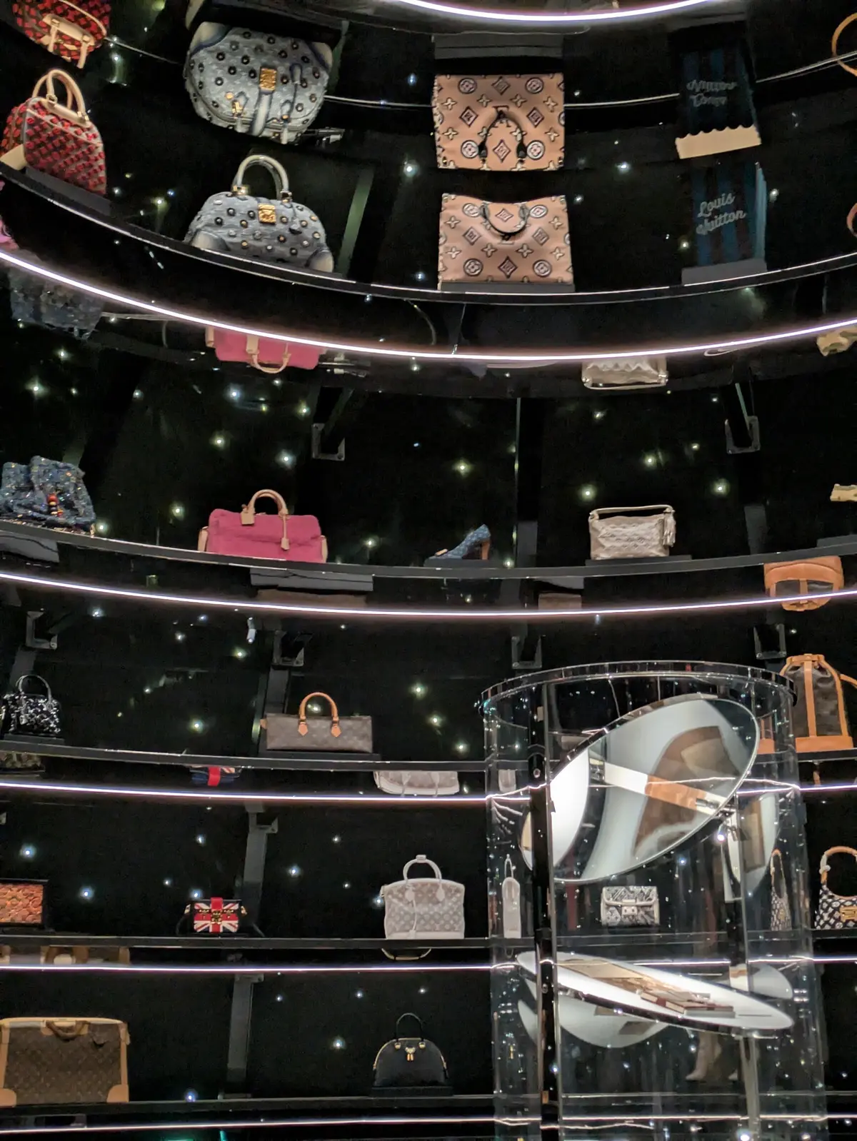 ≪大阪・中之島≫憧れハイブランドLouiの画像_4