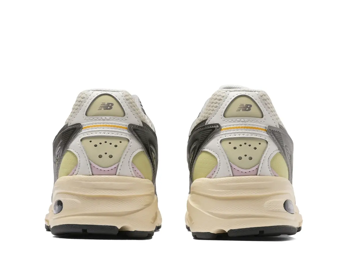 ニューバランス　スニーカー　ハイテクスニーカー