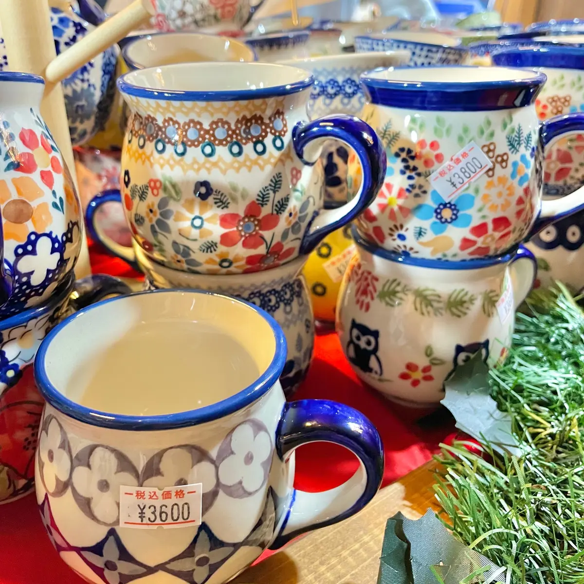 Polish pottery shopのテーブルアイテム