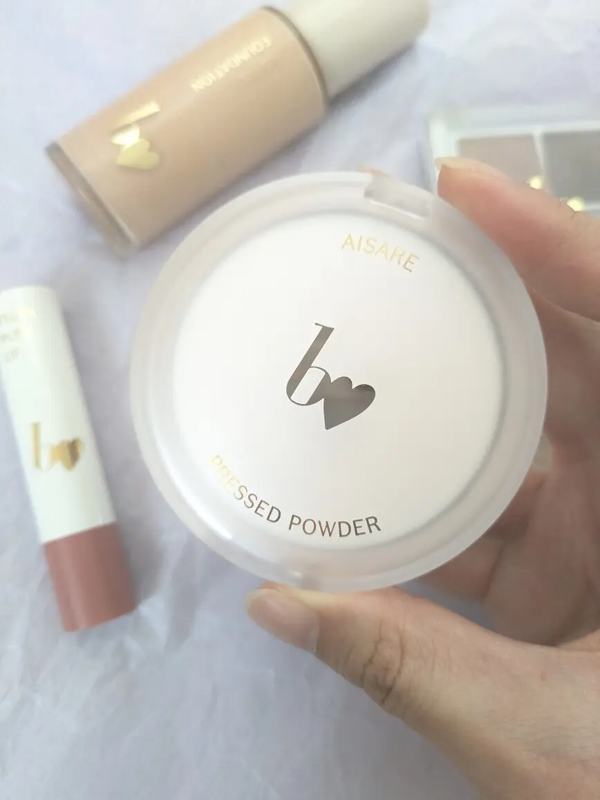 フィルターかけたような美肌がつづく【biの画像_4