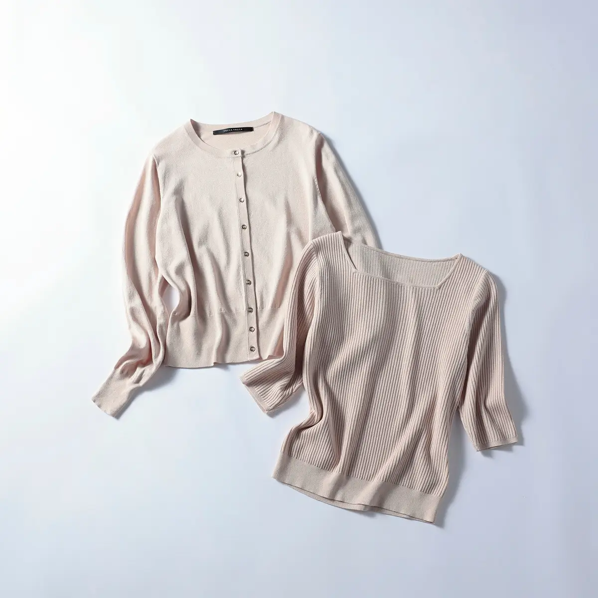 『イェッカ ヴェッカ』のニットアンサンブル