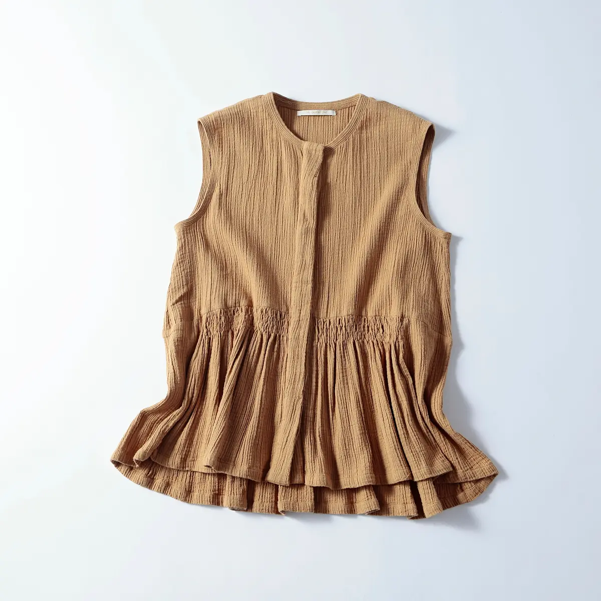 『ヌキテパ』のノースリーブブラウス